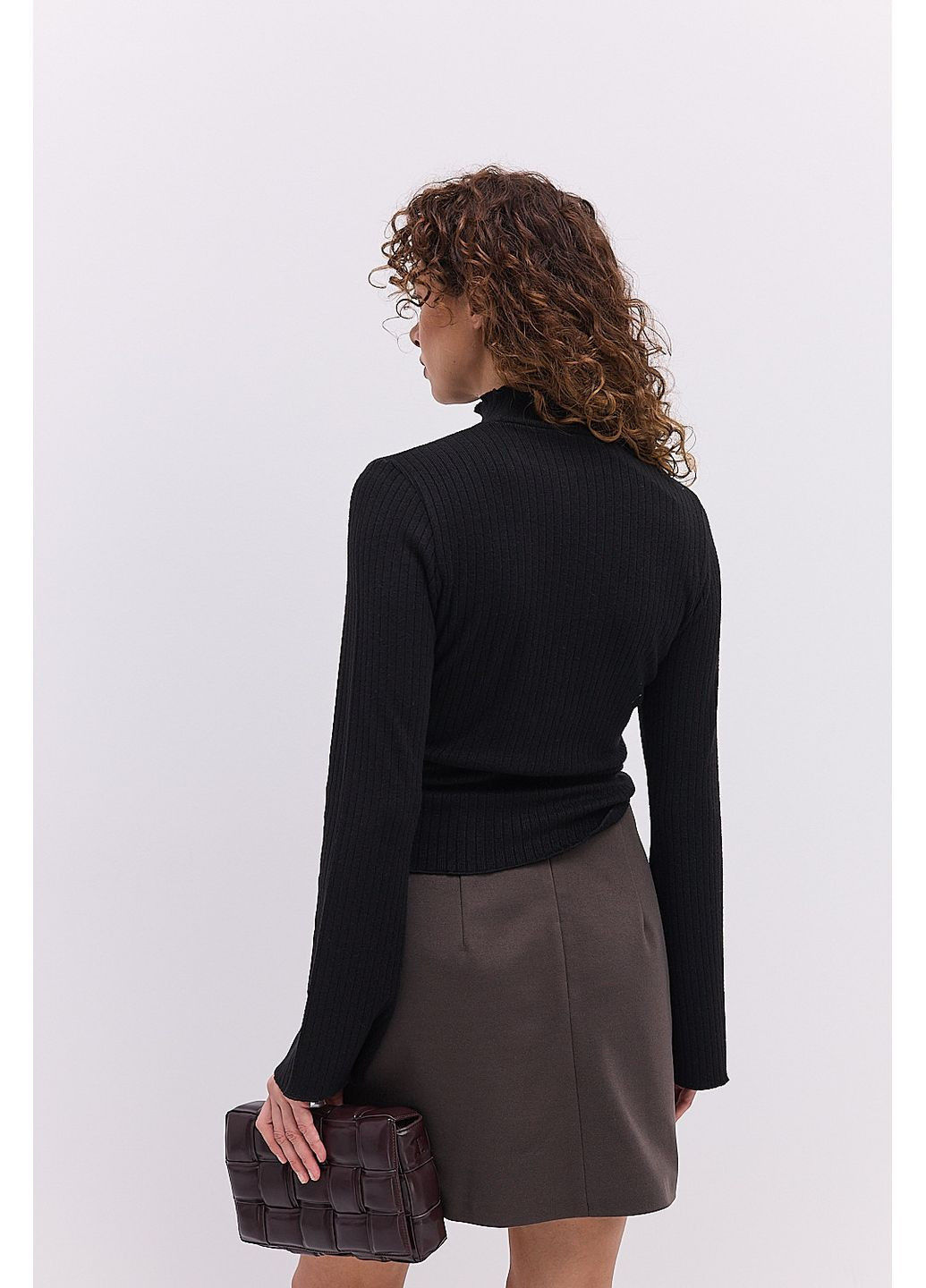 Жіночий лонгслів в рубчик коричневий з коміром-стійкою Arjen (364967633)