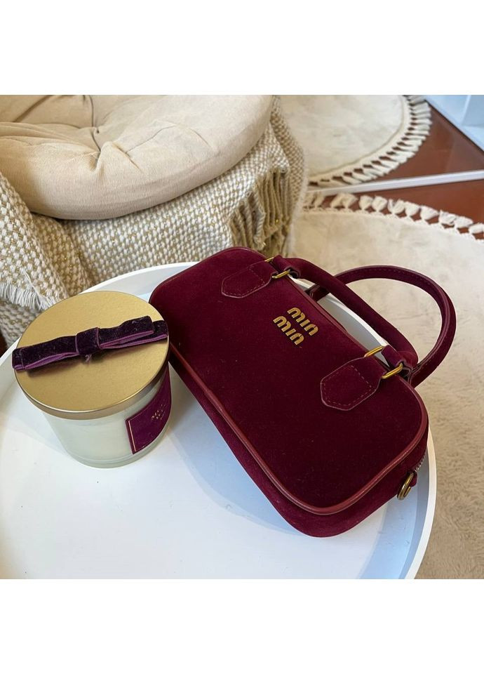 Ефектна сумочка крос боді в замшевій текстурі бордового кольору з брелком No Brand (362588086)