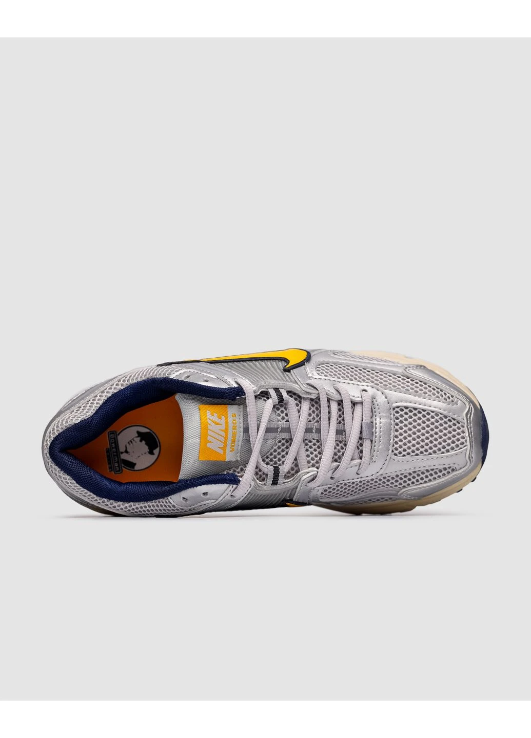 Оранжевые демисезонные кроссовки мужские nike zoom vomero 5 laser orange найк зум вомеро 5 оранжевые No Brand