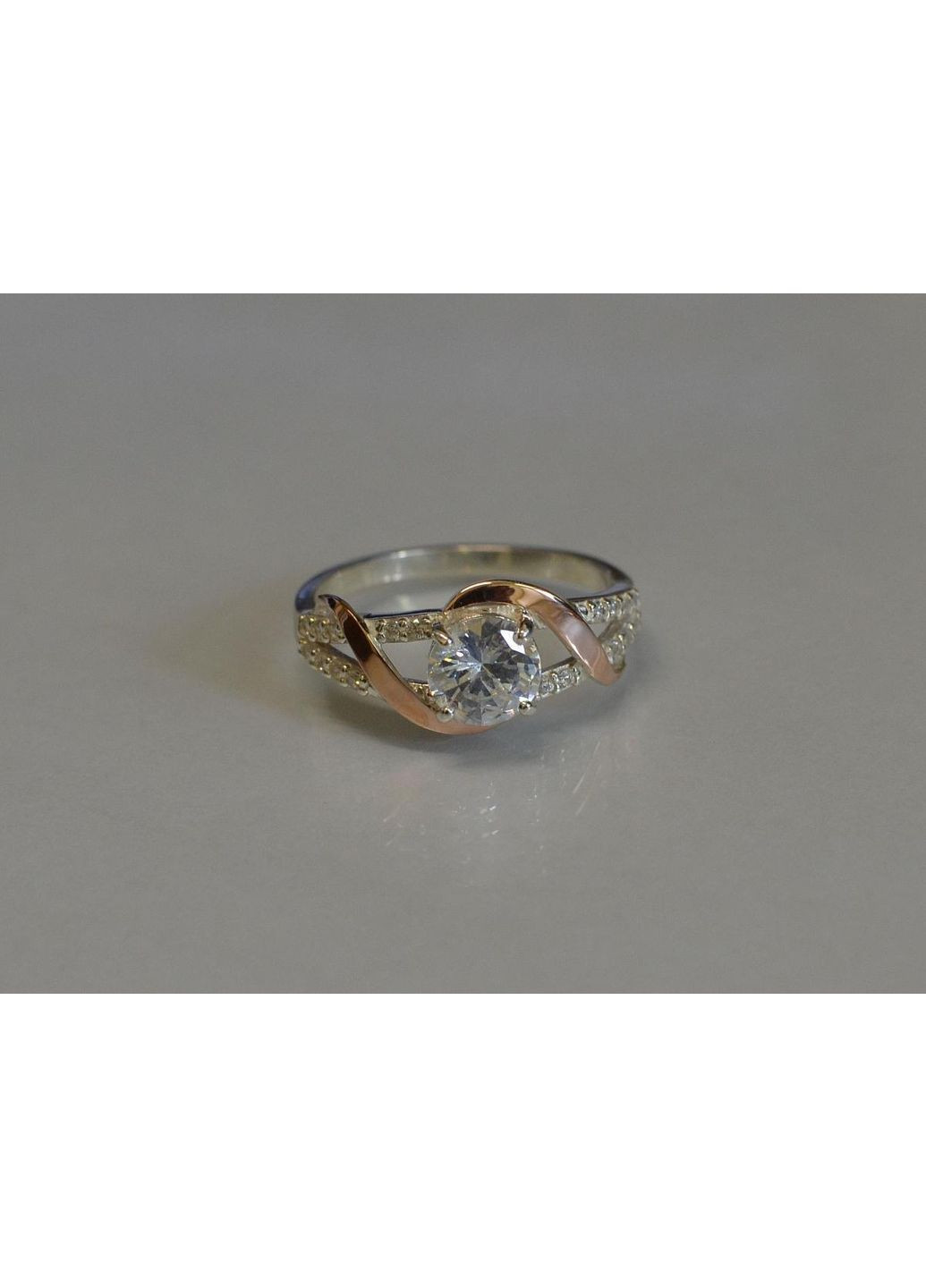 Каблучка срібна з золотими наклакдами та кубічним цирконієм Silver Style (367268336)