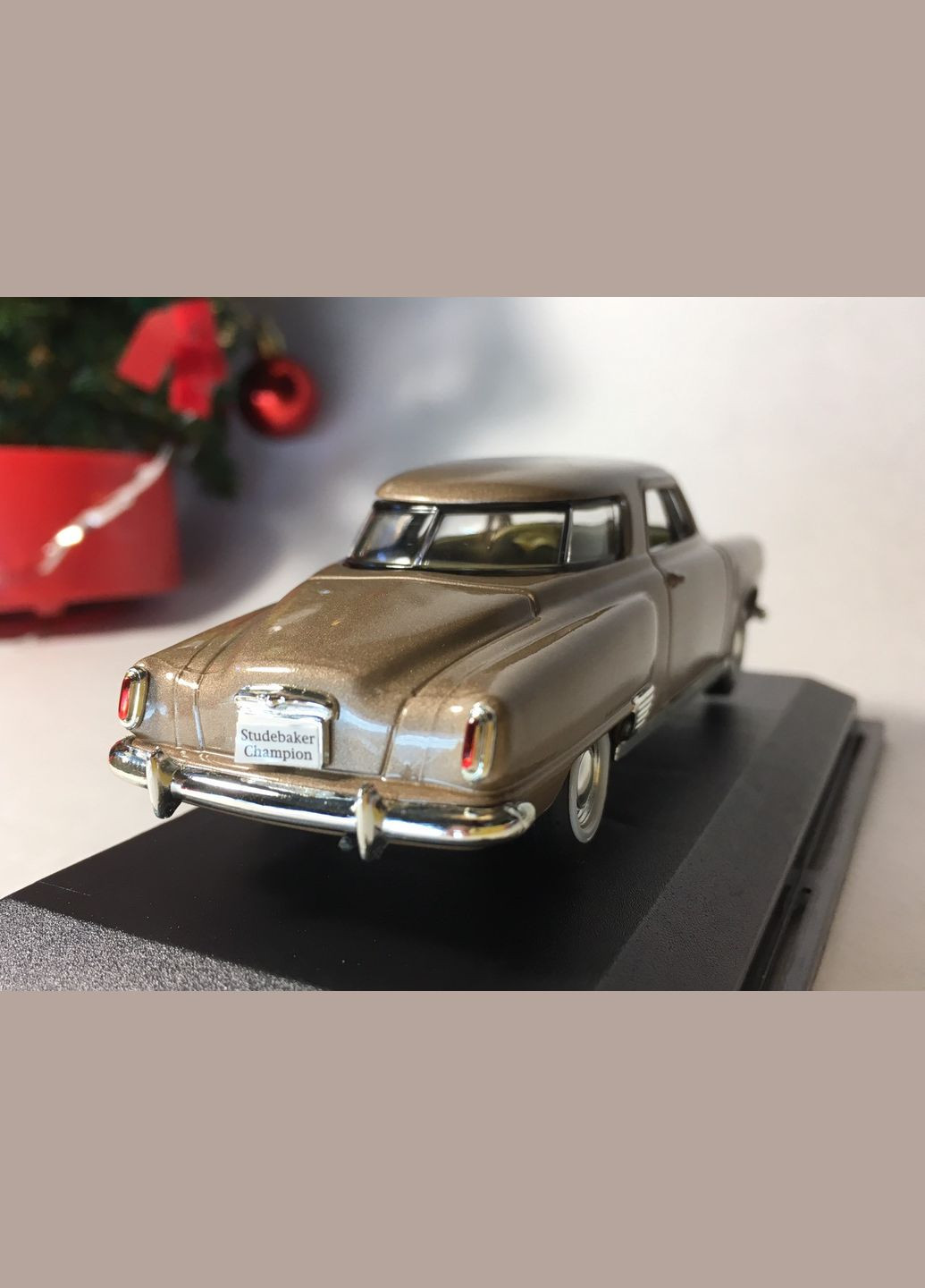 Модель легковая 4 94249 металл. 1:43 STUDEBAKER 1950 Champion (301648649)
