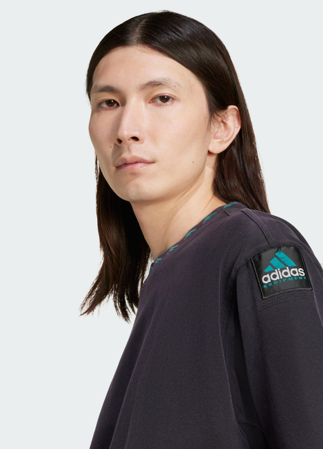 Чорна футболка eqt adidas