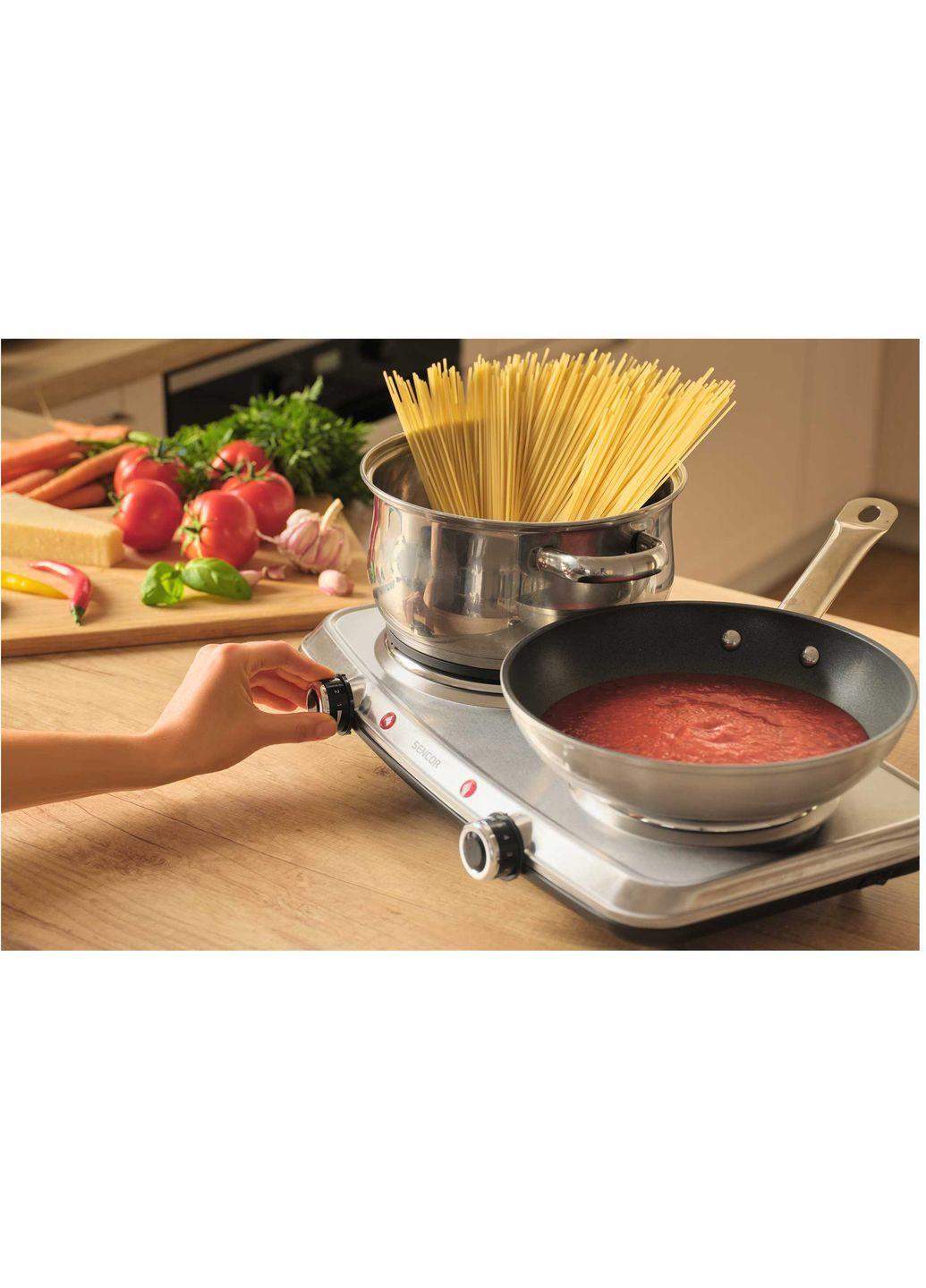 Электрическая плитка настольная scp2256ss электрическая, комфорок – 2 на 1.5квт + 1квт, 15 и 18 см, управление – мех., нерж. сталь Sencor