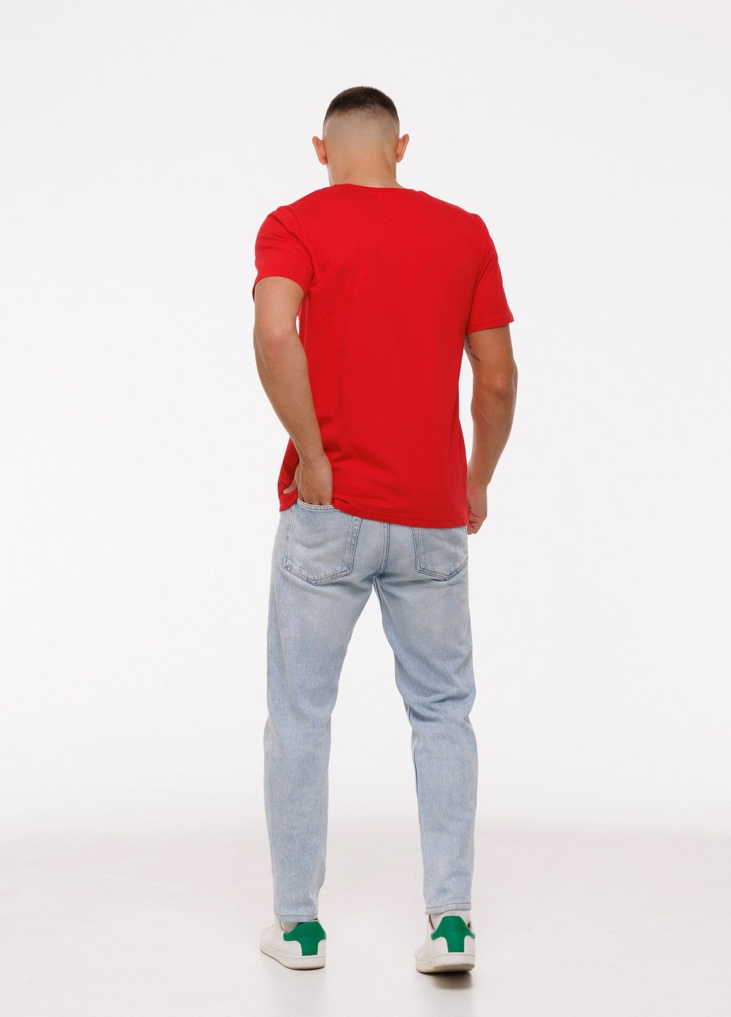 Червона футболка чоловіча приталена m червоний (1213389166421) Наталюкс 12-1338