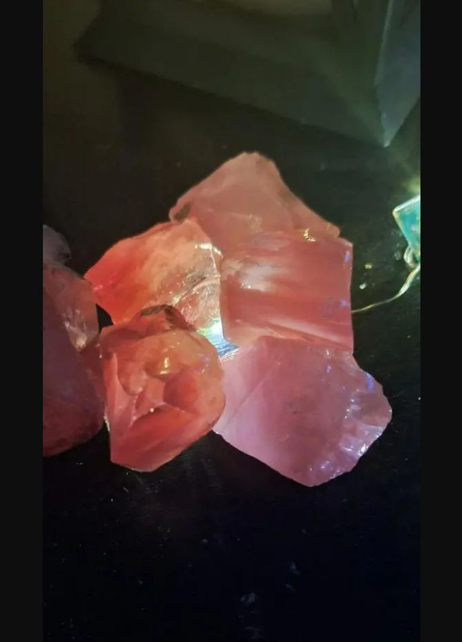 Штучний необроблений Червоний кварц 1 шт, розмір каменя 40 мм No Brand (308994193)