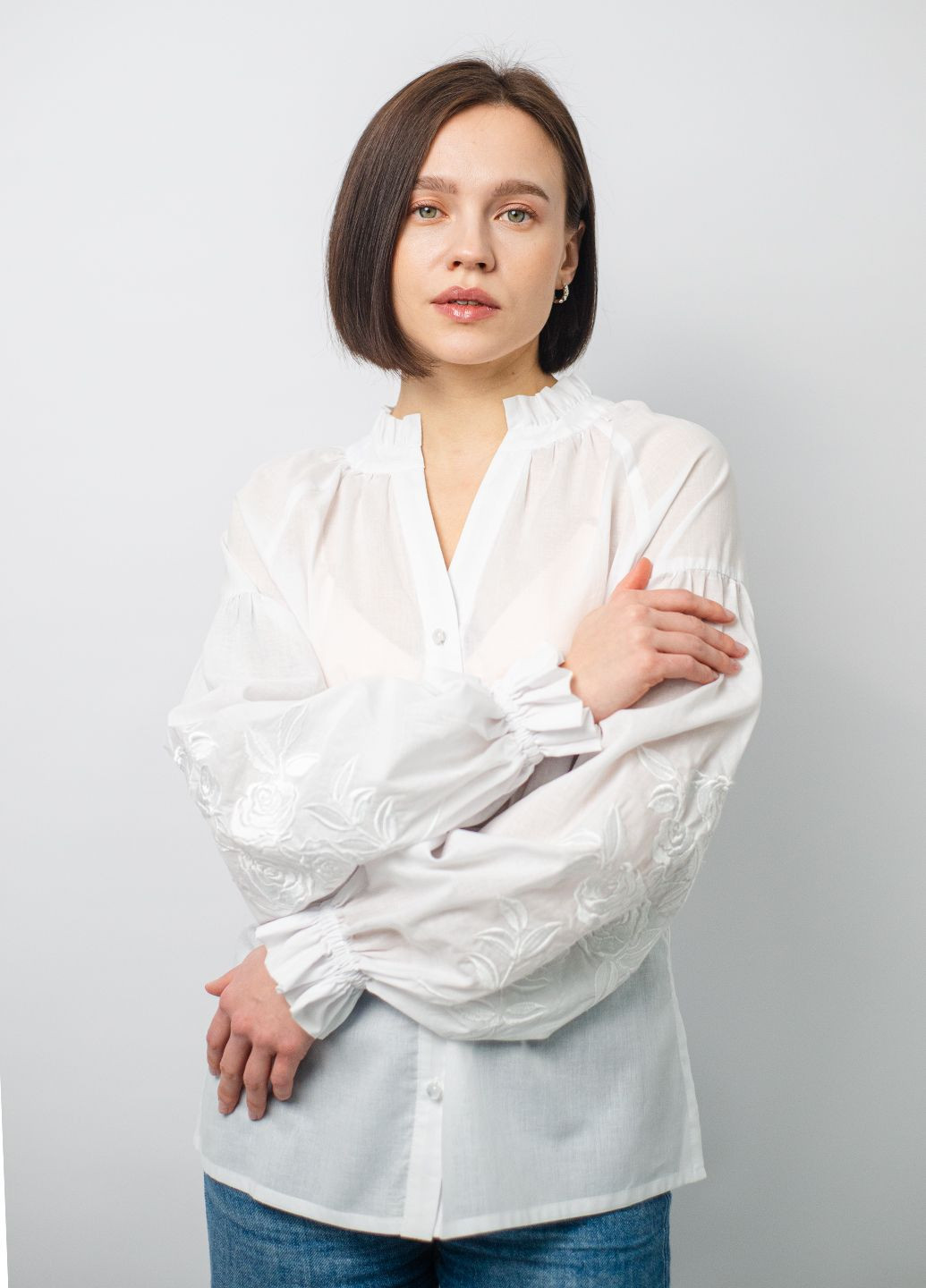 Біла вишиванка жіноча з бавовни BeART візерунок квітковий вільна бавовна (322070060)