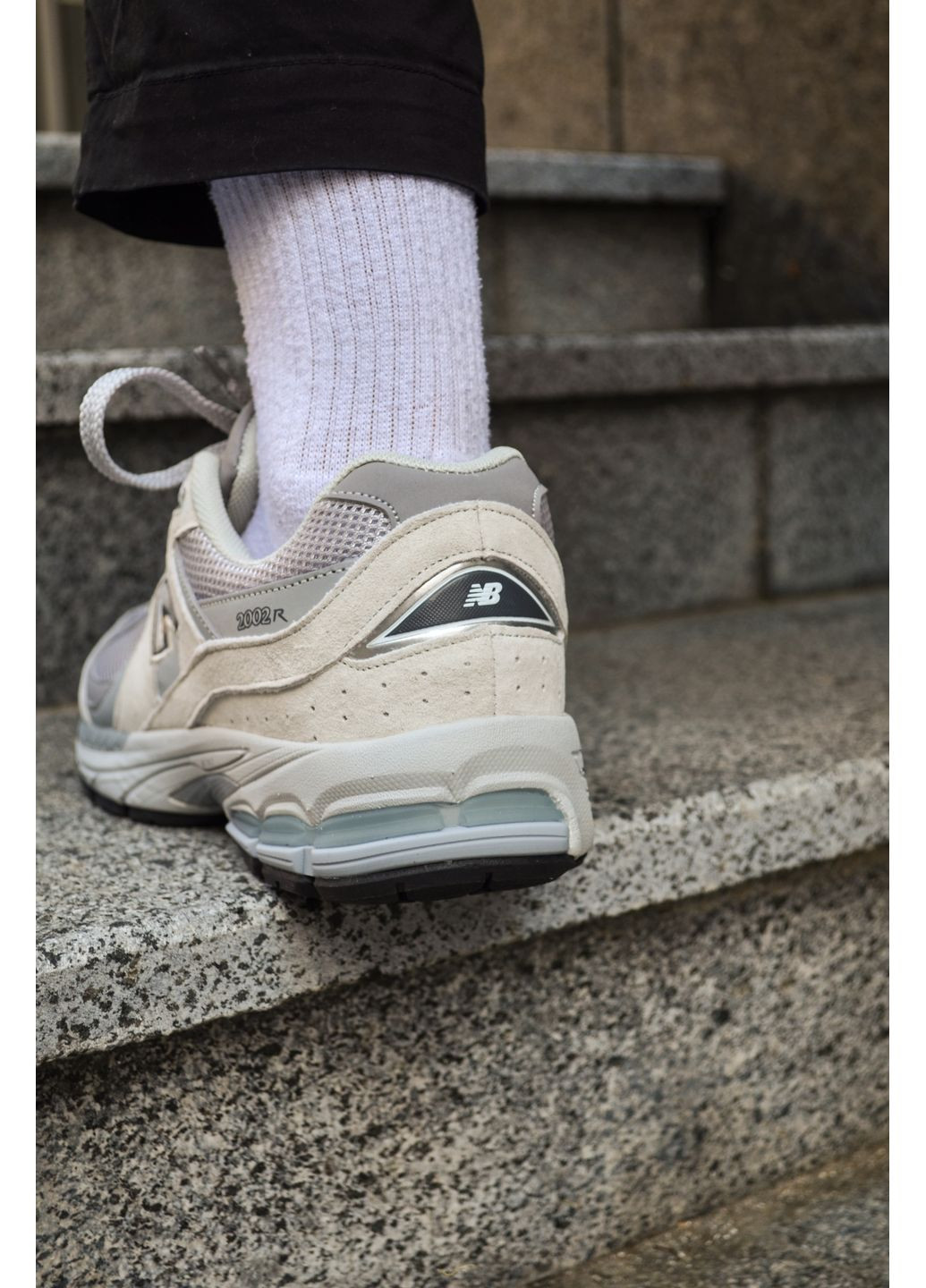 Сірі Осінні кросівки чоловічі new balance 2002 light grey нью беланс 2002 No Brand