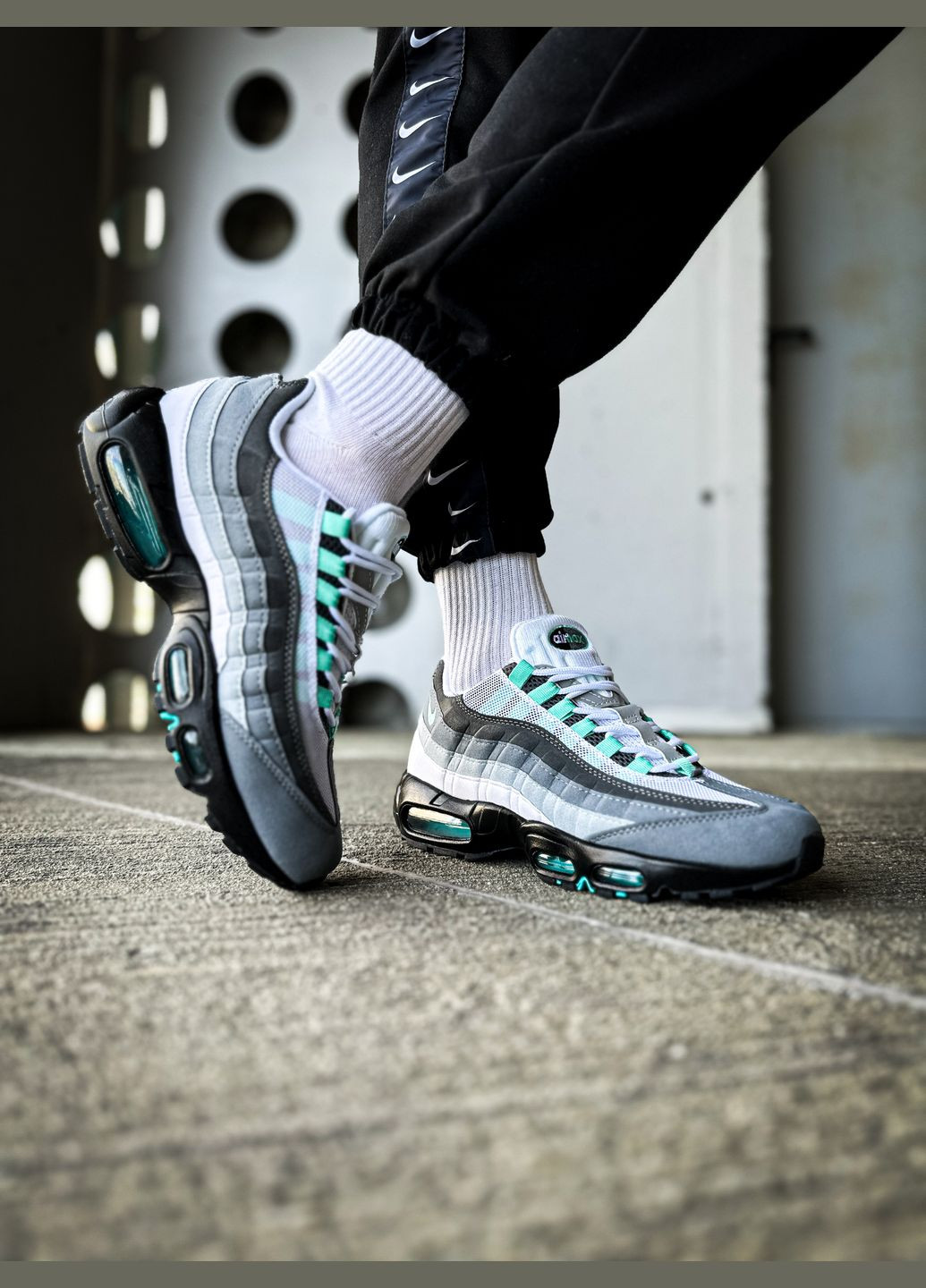 Серые демисезонные кроссовки мужские nike air max 95 gray mint black | найк аир макс 95 серые черные No Brand