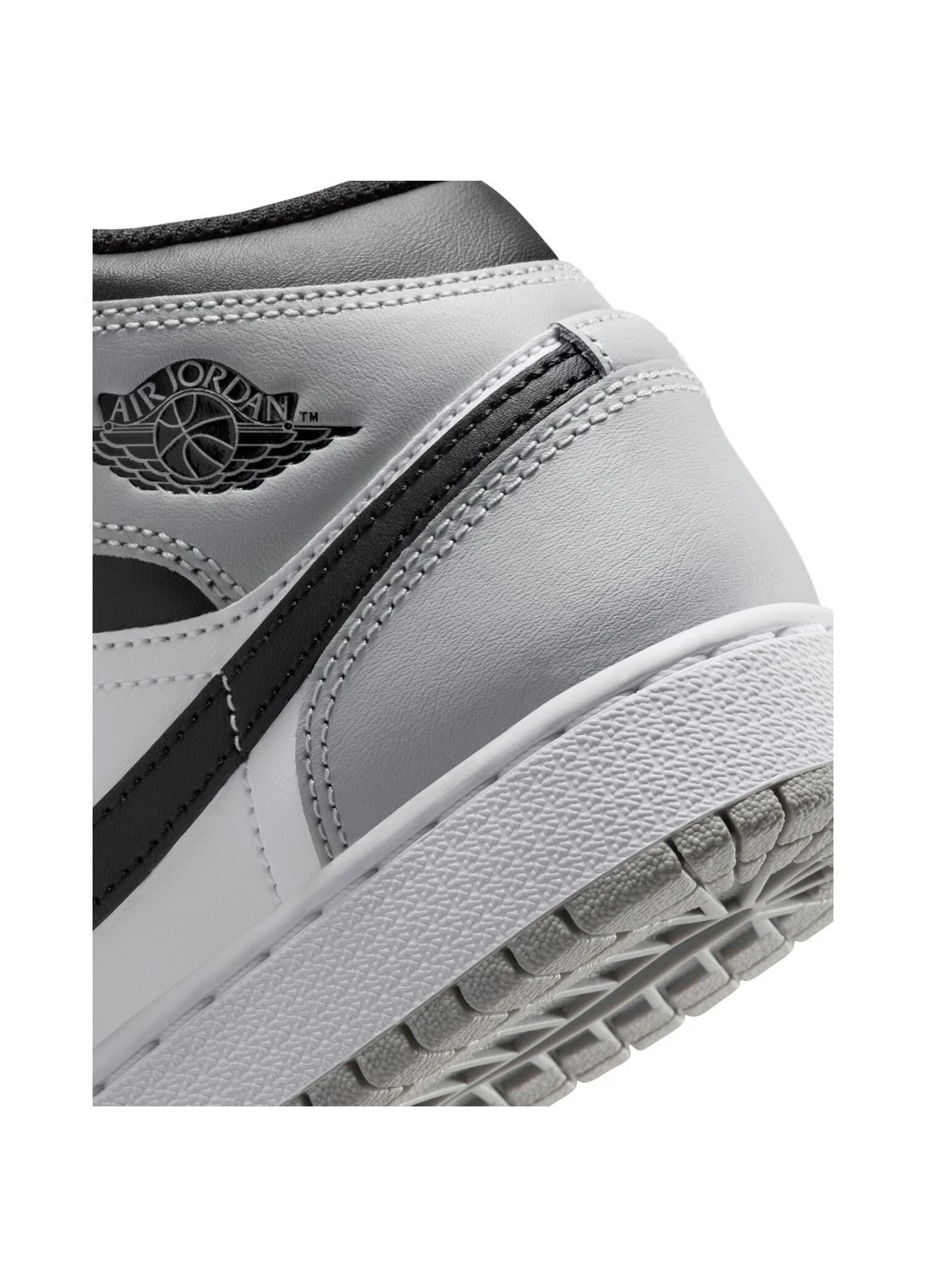 Белые кроссовки подростковые (gs) бело-черно-серые dq8423-101 Nike AIR JORDAN 1 MID