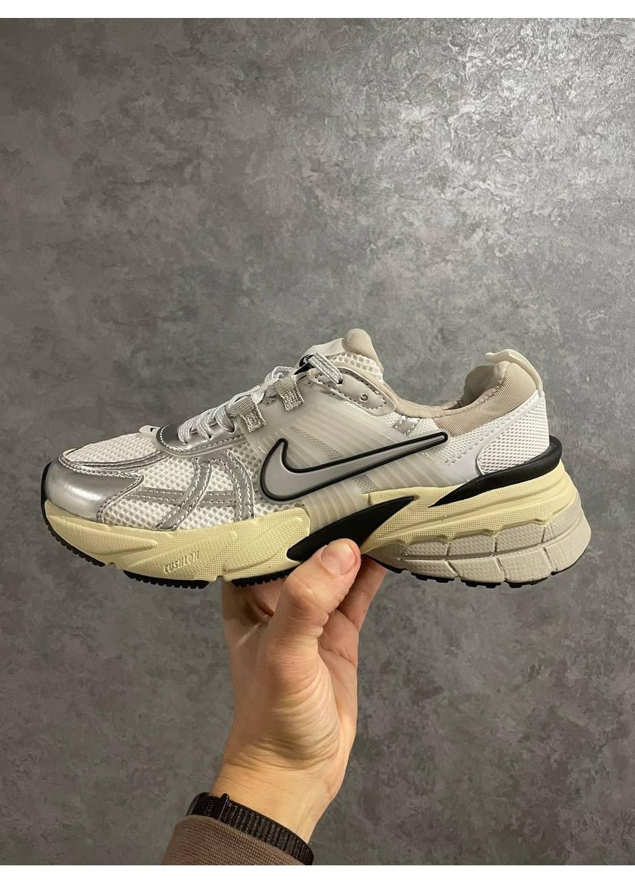КРОСІВКИ ЖІНОЧІ NIKE V2K RUNTEKK SUMMIT WHITE METALLIC SILVER НАЙК В2К РАНТЕКК No Brand бежеві демісезони (367177902)