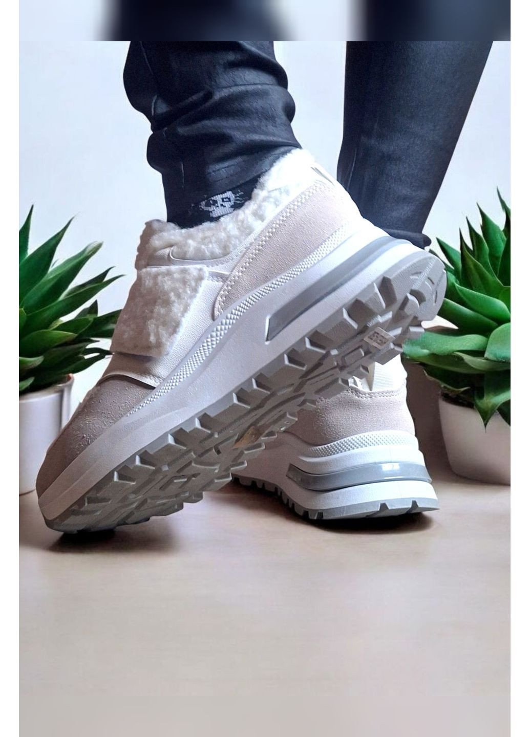 Білі жіночі зимові з хутром тедді на липучці теплі з бежево-сірими вставками Viki кросівки білі зими (368043059)