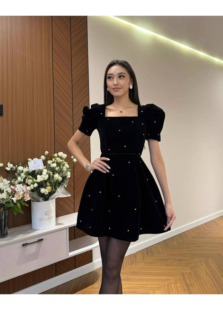 Черное праздничный стильное женское платье из бархата со стразами No Brand