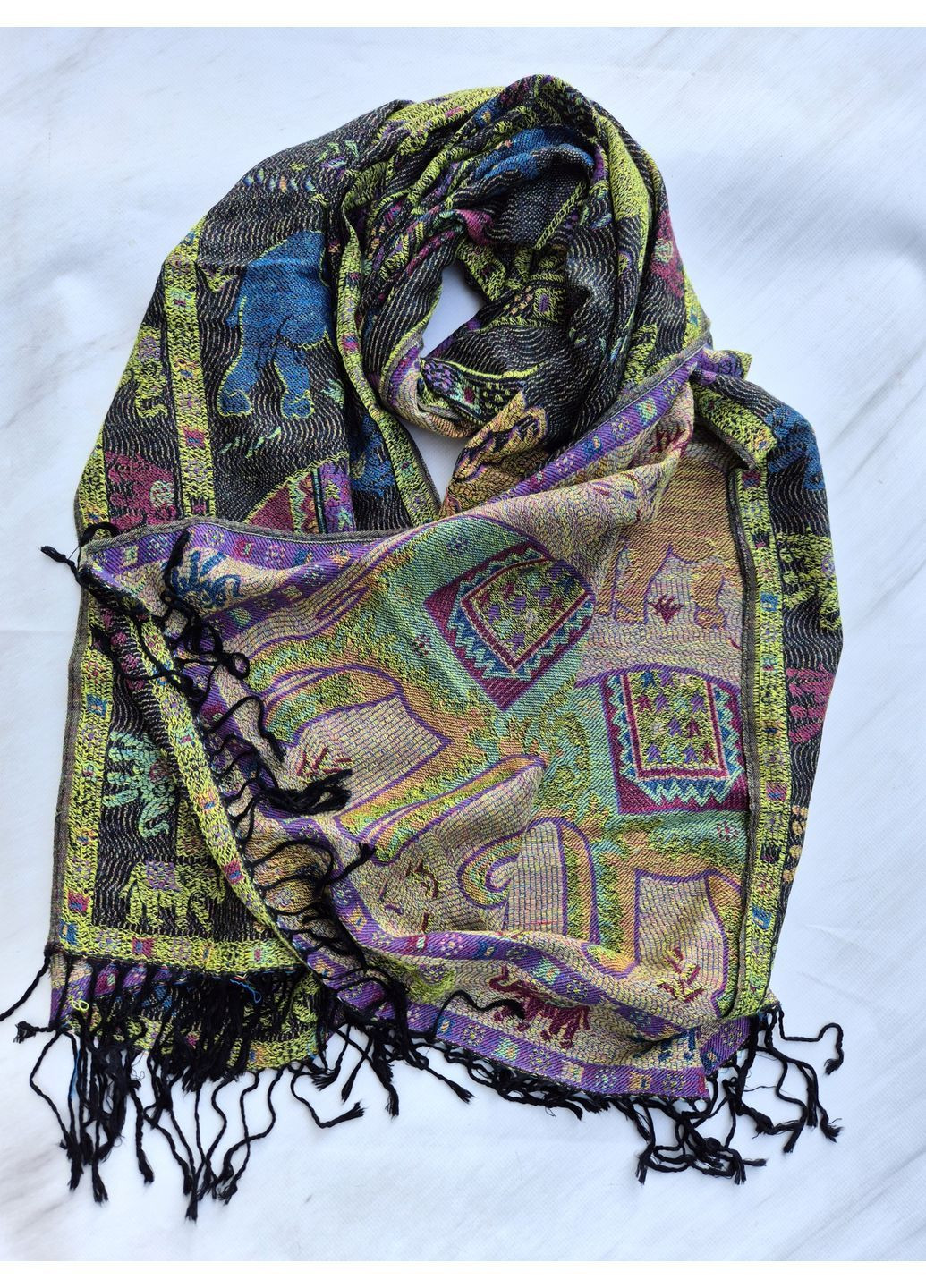 Шарф-палантин женский весна-осень в рисунок слонов с кистями 180х66 см Без бренду No Brand (368468410)