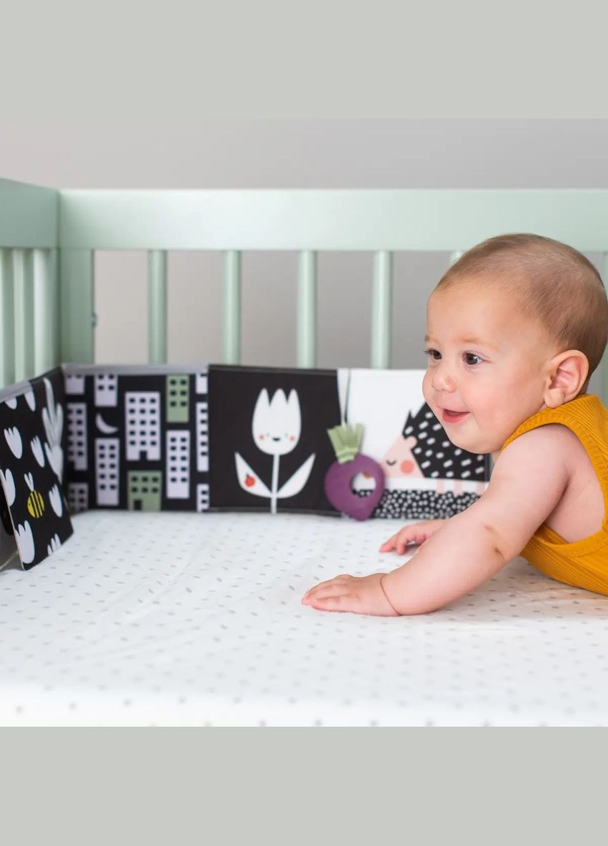 Розвиваюча книжка-розкладачка Садик у місті Зайчики () Taf Toys 13065 (331790887)