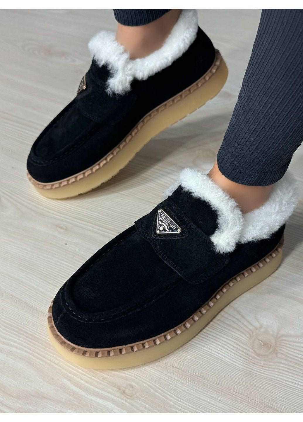 Осенние ботинки женские 69-2 замшевые лоферы на меху черные Hengji из натуральной замши