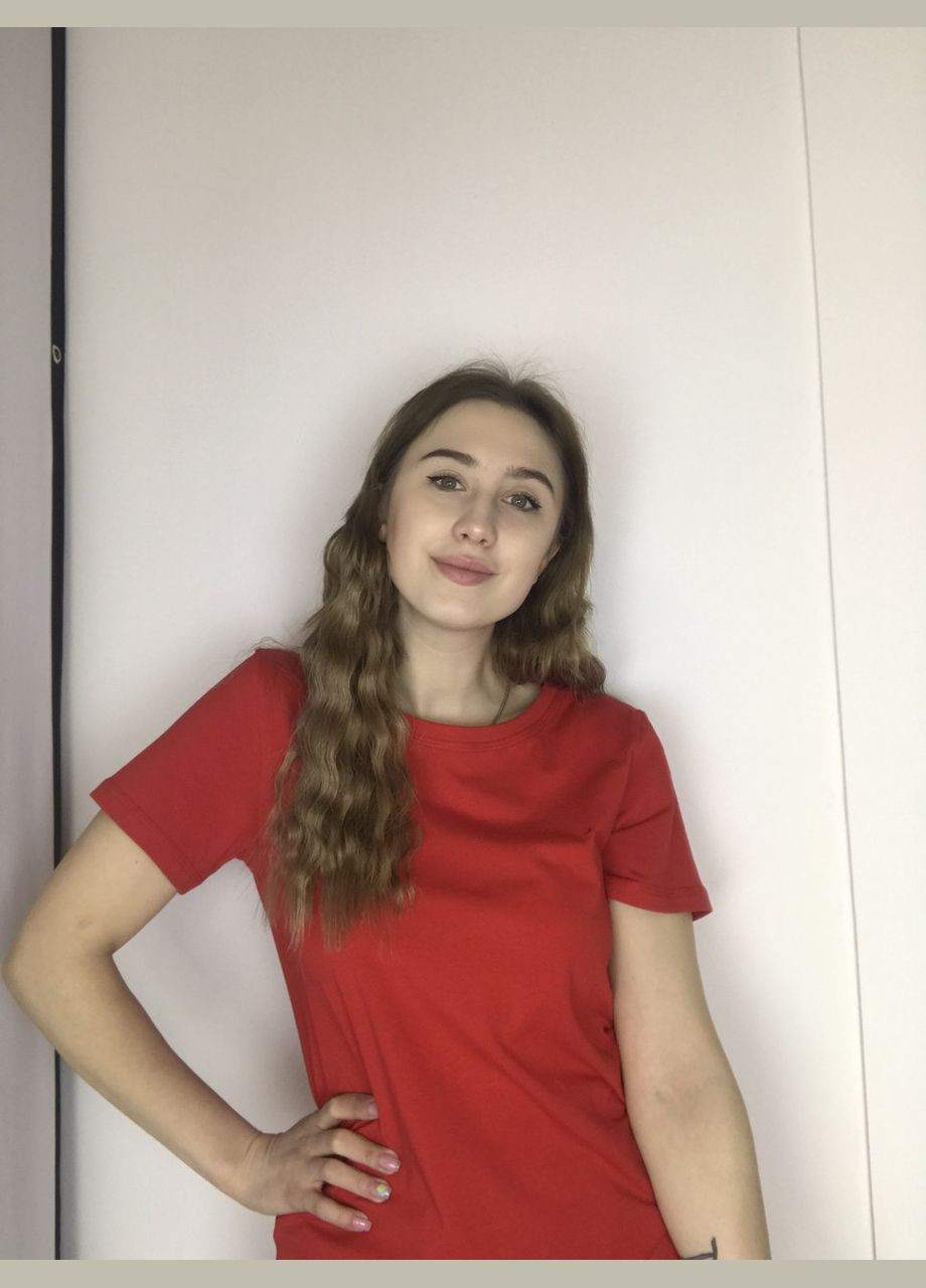 Красная всесезон футболка женская базовая красная mksh2432-5 Modna KAZKA