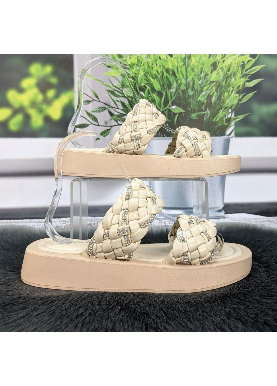 Бежевые шлепанцы женские Gollmony