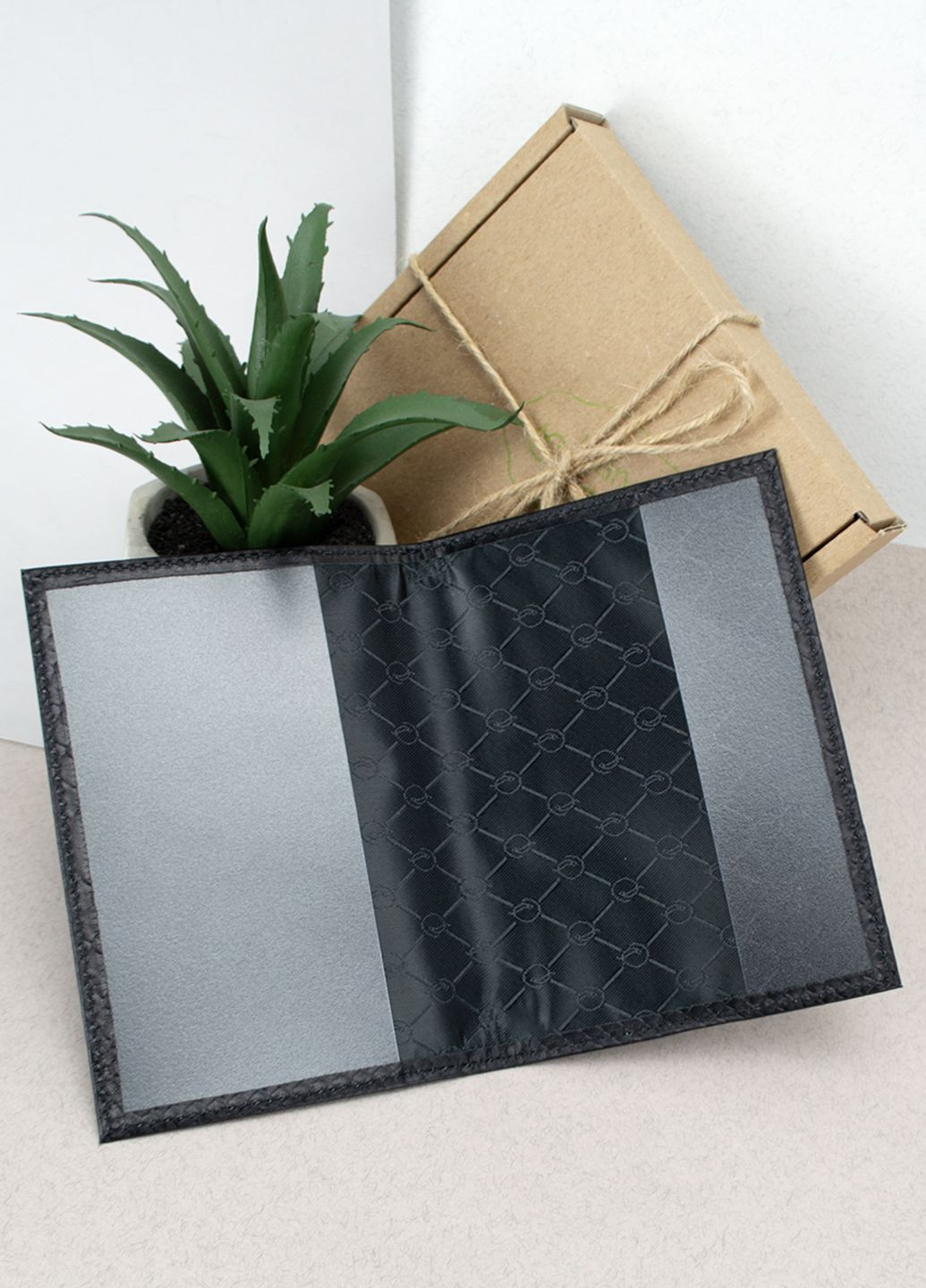 Подарунковий жіночий набір №91: гаманець Leona + обкладинка на паспорт (чорний пітон) HandyCover (283323777)