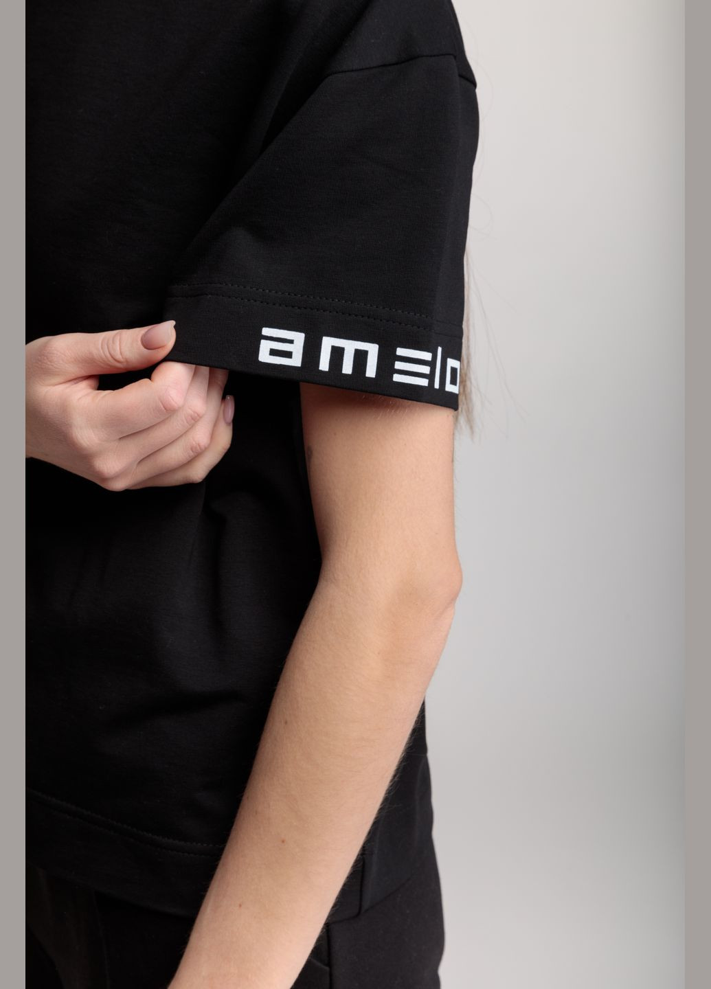 Футболка лого на рукаве черного цвета прямая женская Amelon Clothing Футболка - (280916147)