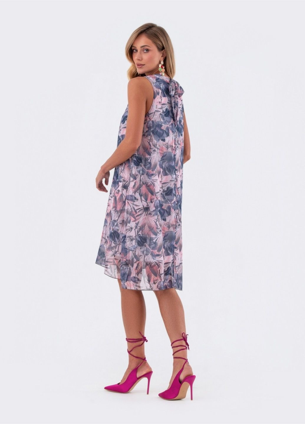 Сіра шифонова сукня-трапеція у квітковий принт сіра Dressa