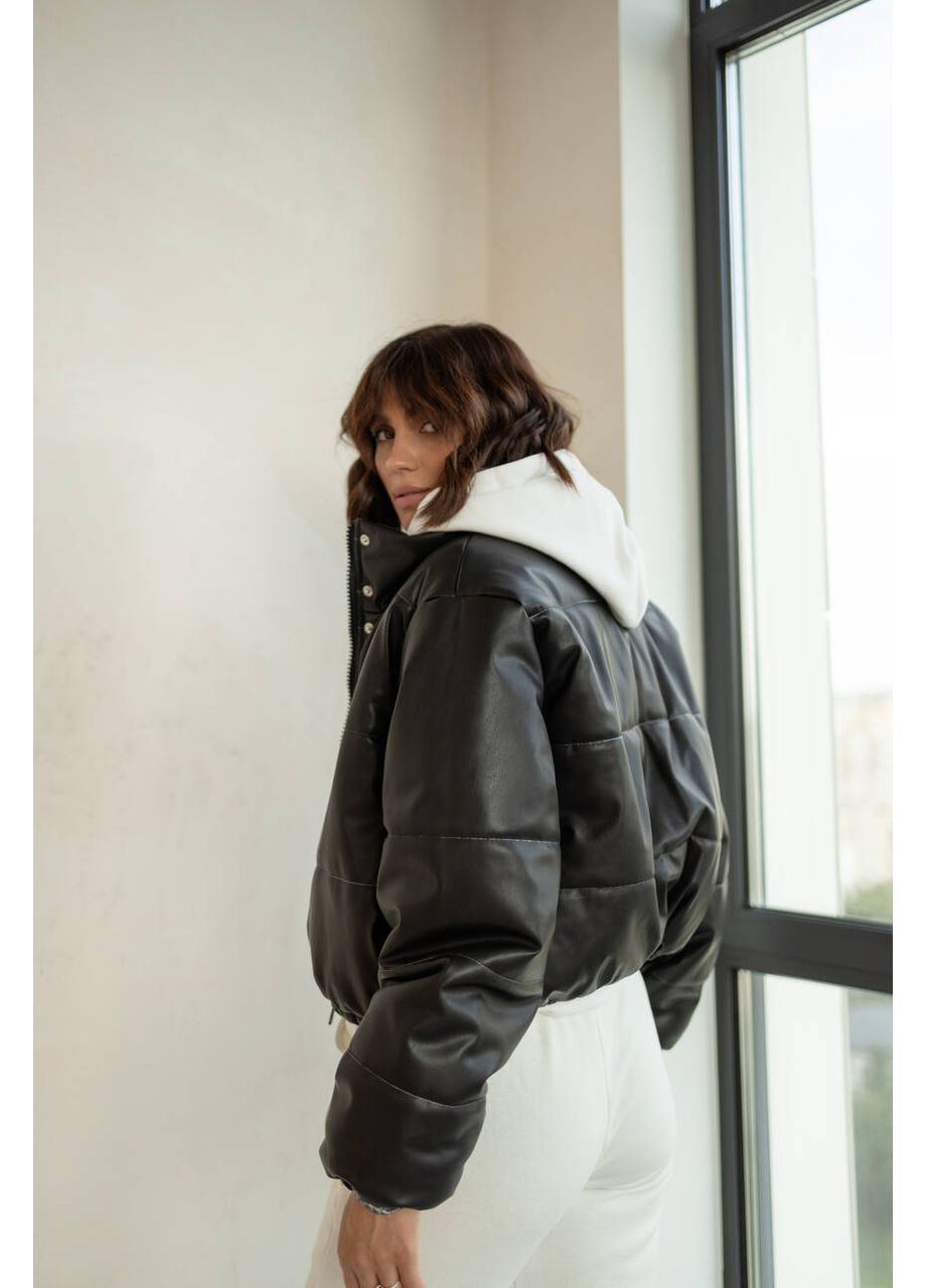 Черная укороченная дутая куртка - бомбер bomb из экокожи черного цвета milirud