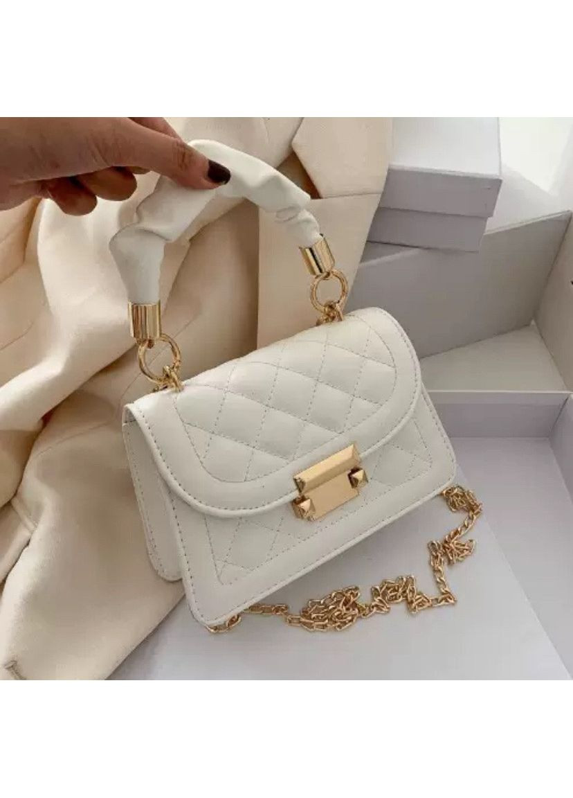 Жіноча сумка на ланцюжку невелика гарна 19*13*7 см No Brand (314806805)