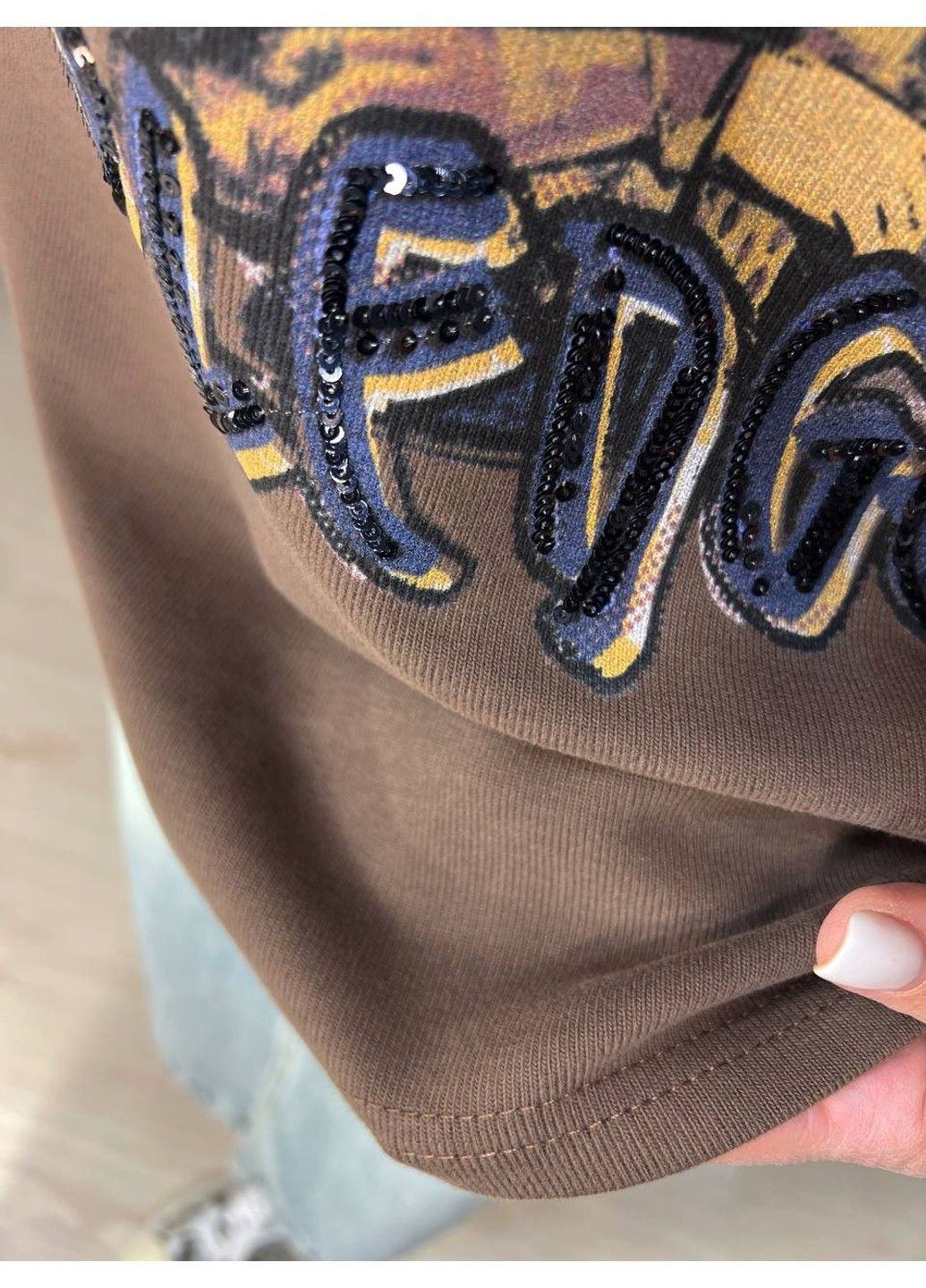 Футболка женская Yihanbeibei 1669 оверсайз теплая фотография девушка пайетки плотный трикотаж one size коричневая No Brand - (318126812)