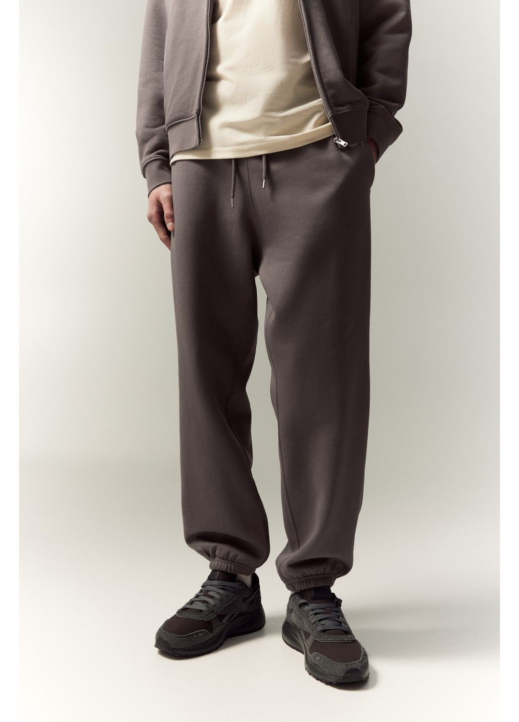 Бесцветные демисезонные брюки H&M