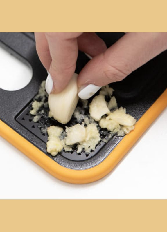 Универсальная разделочная доска со встроенной точилкой для ножа, теркой для чеснока и пластиной для разморозки продуктов Satori (322283958)