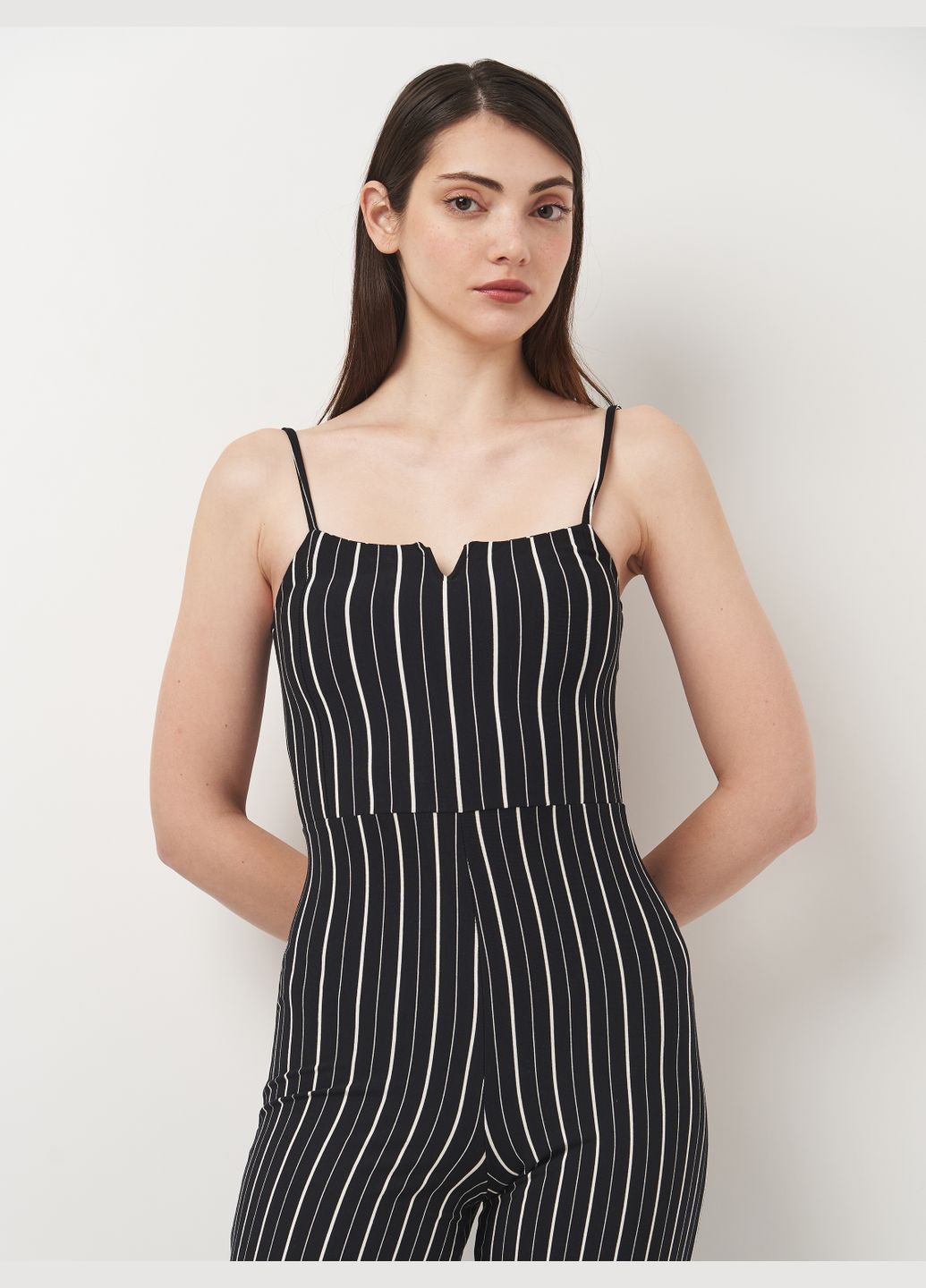 Комбинезон из вискозы Jennyfer однотонный чёрный кэжуал