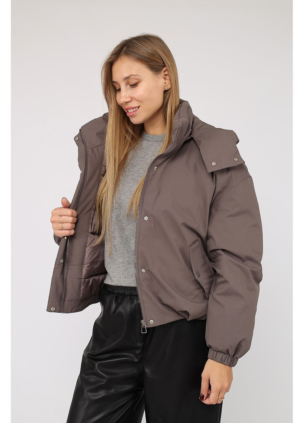 Кавова демісезонна куртка коротка жіноча колір капучино cb-00277870 Yuki