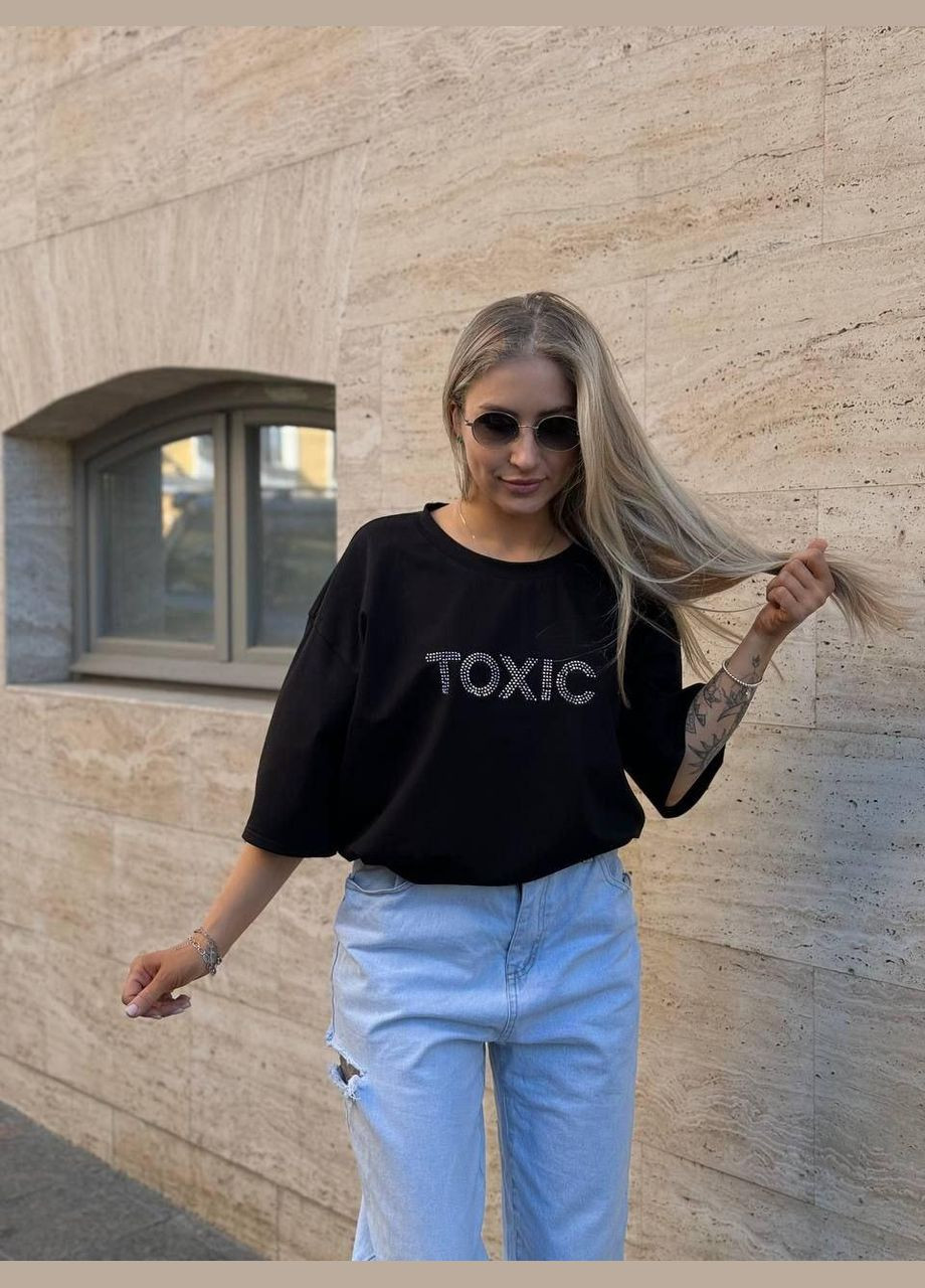Чорна літня футболка жіноча зі стразами toxic оверсайз з коротким рукавом JUGO 088 TOXIC