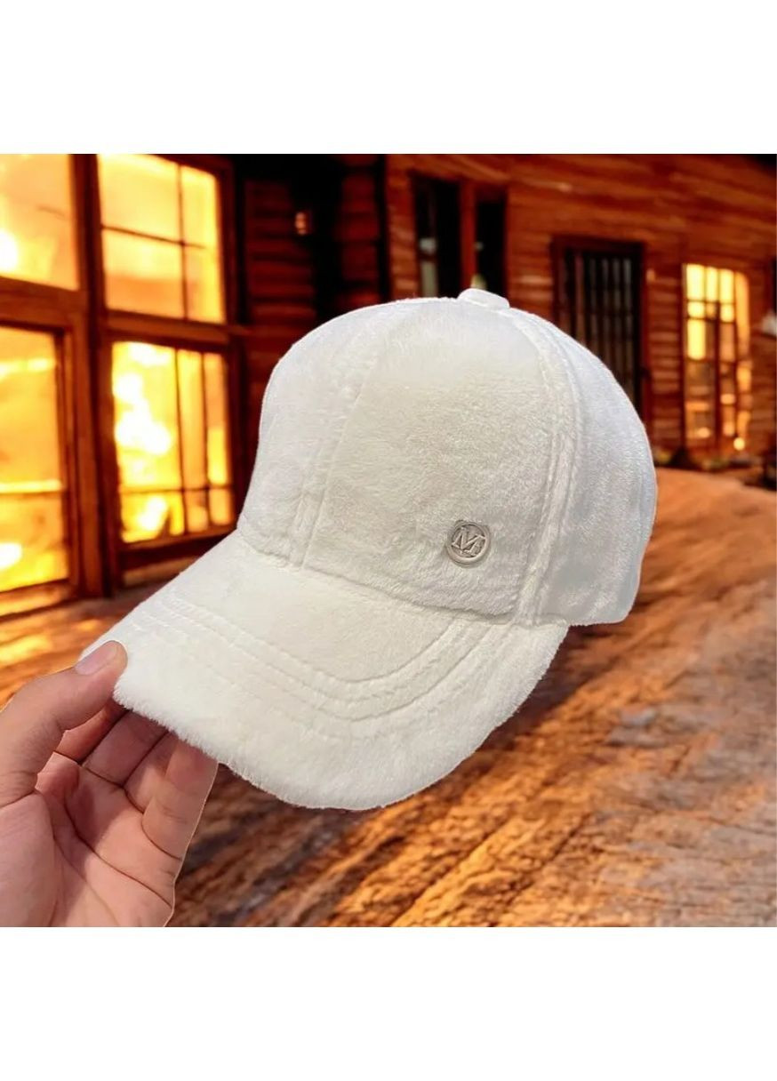 Женская меховая кепка-бейсболка белая с буквой "М", тёплая стильная кепка с козырьком 7 см, регулируемый размер 54–60 No Brand (362961382)