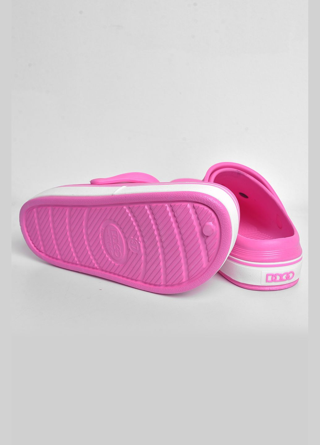 Крокси жіночі рожевого кольору Let's Shop (280911634)