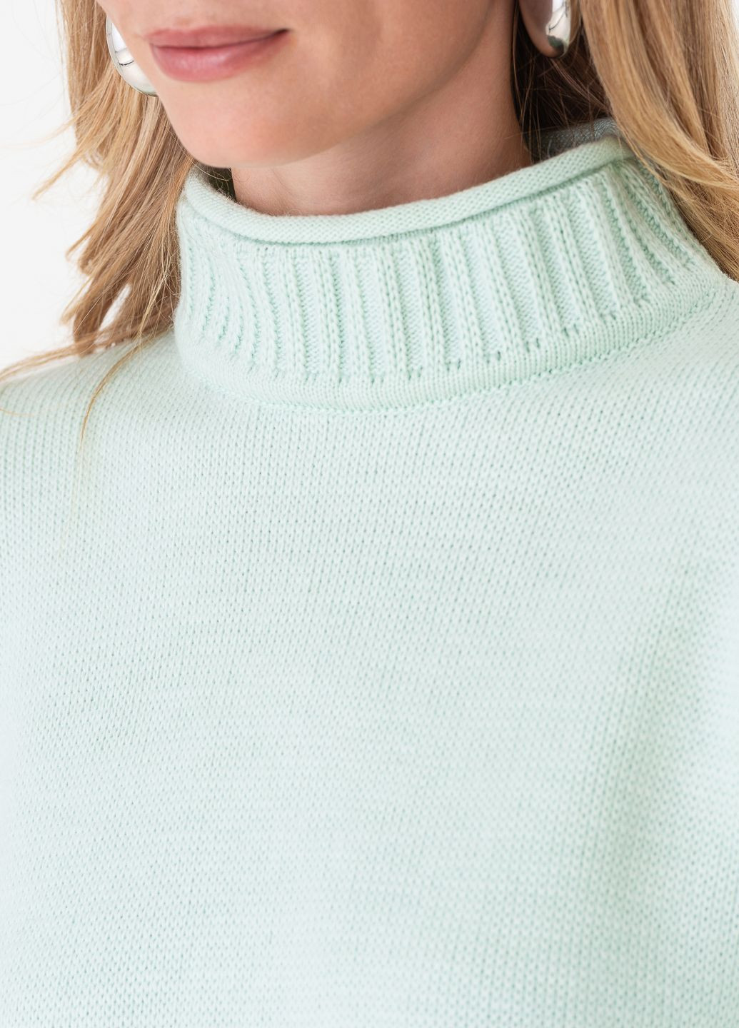 М'ятний вільний светр - стійка SVTR