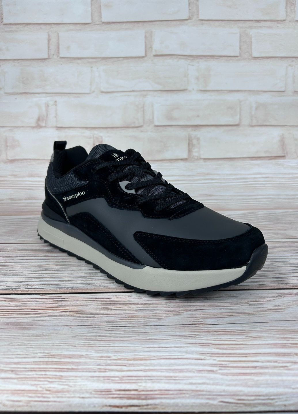 Черные демисезонные мужские кроссовки черные низкие демисезонные кроссовки из комбинированного материала на плоской подошве для прогулок Baas