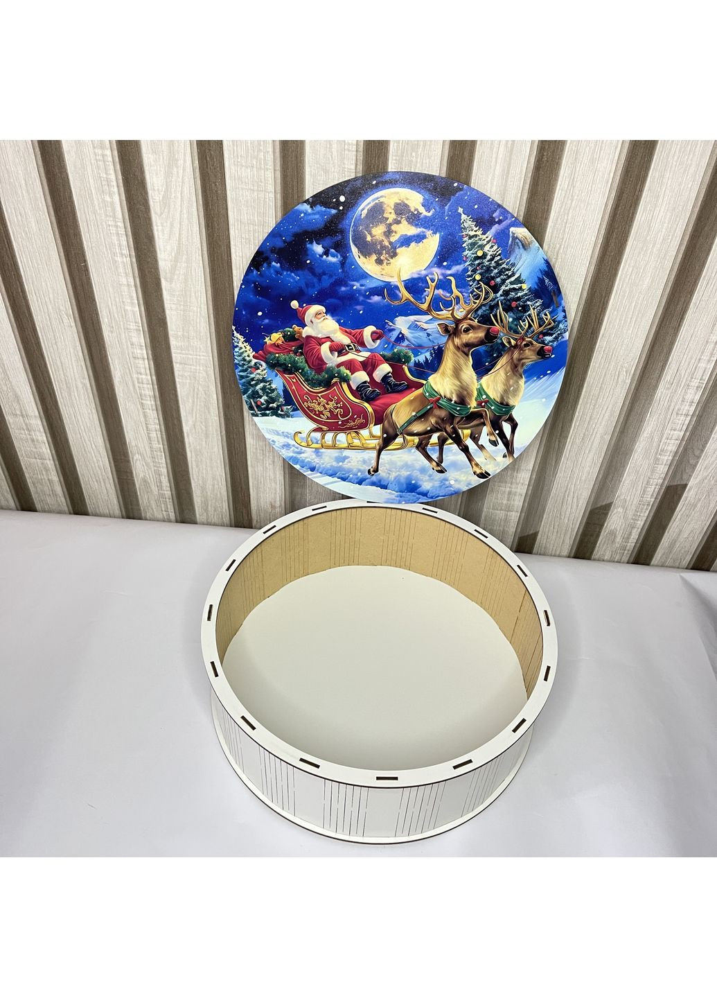 Новоріна дерев’яна подарункова коробка Дід Мороз на санях – стильна упаковка для солодощів та подарунків No Brand (369148524)