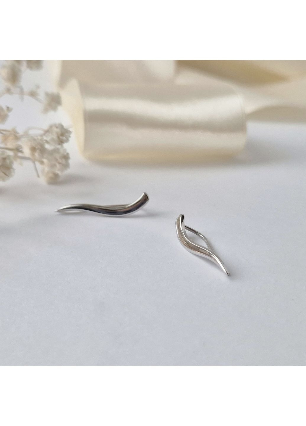 Серебряные серьги каффы без камней Палочка серебро 925 пробы Родированное вс683р 1.06г Nobrand (364653502)