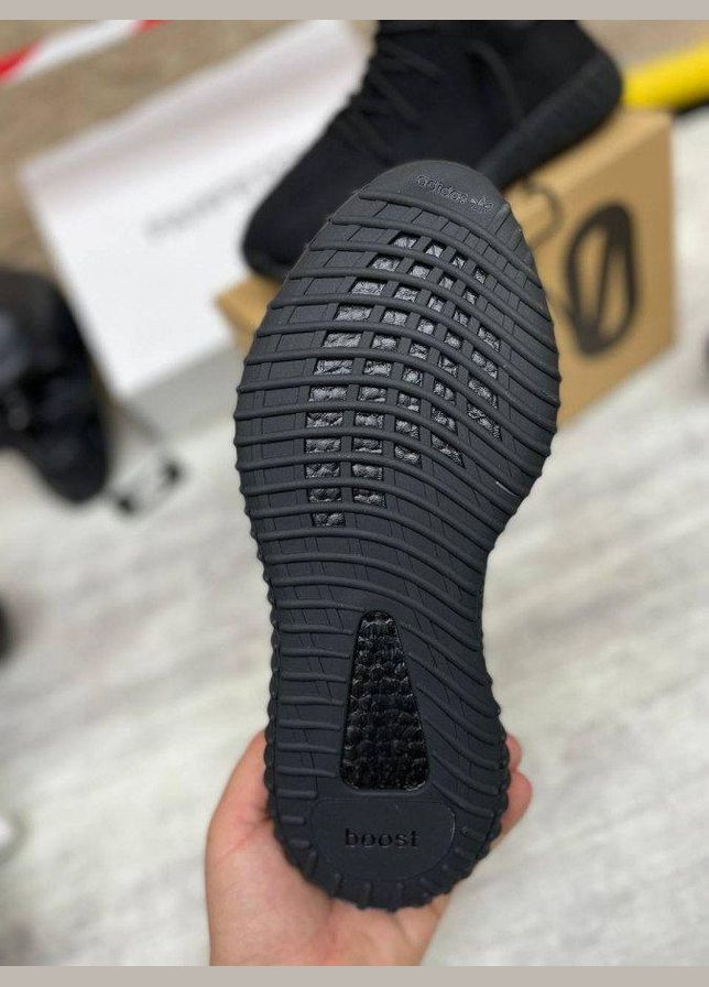 Черные кроссовки yeezy total black jet 44 adidas