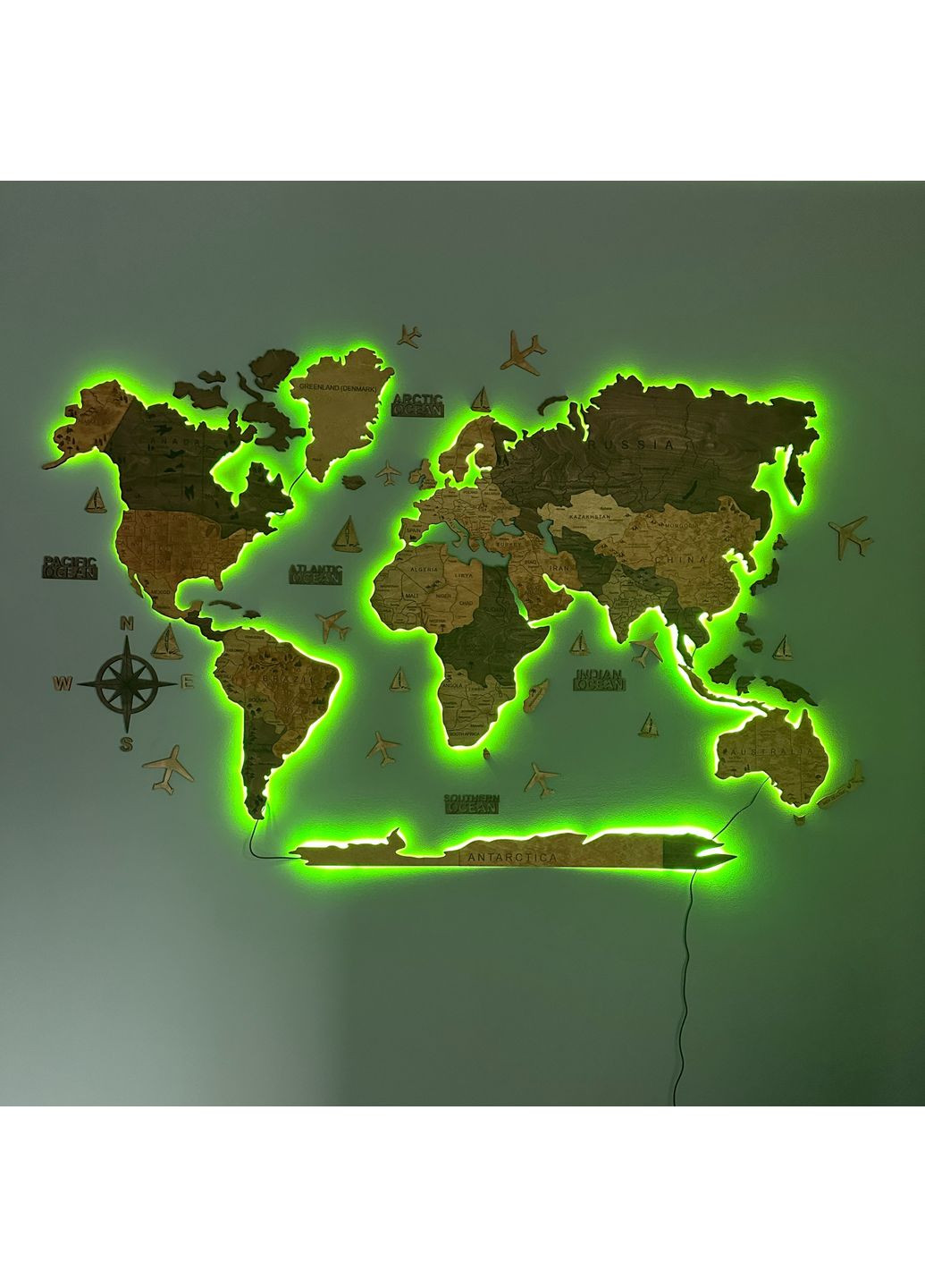 Декоративне панно на стіну Карта Миру з гравіюванням "Кедр" з однотонним підсвічуванням 200х120 см Decart (360609413)