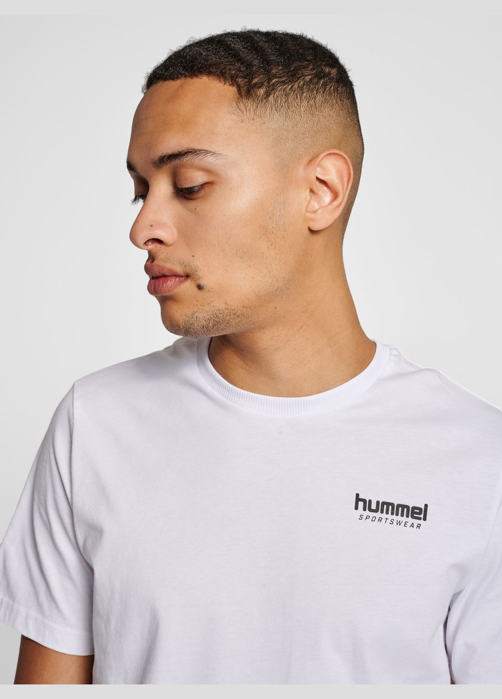 Біла футболка з логотипом для чоловіка 215588 білий Hummel