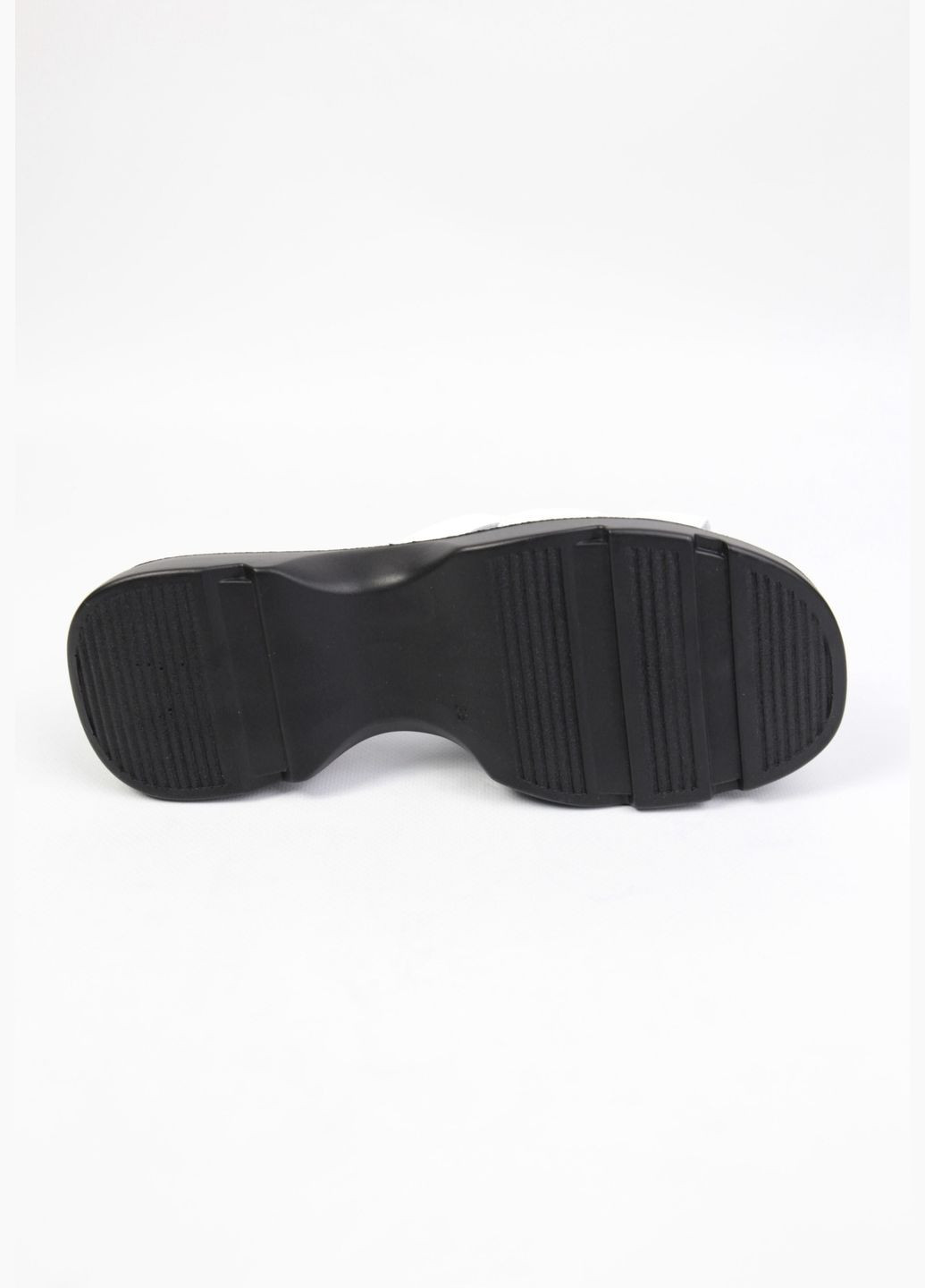 Белые шлепанци Benito