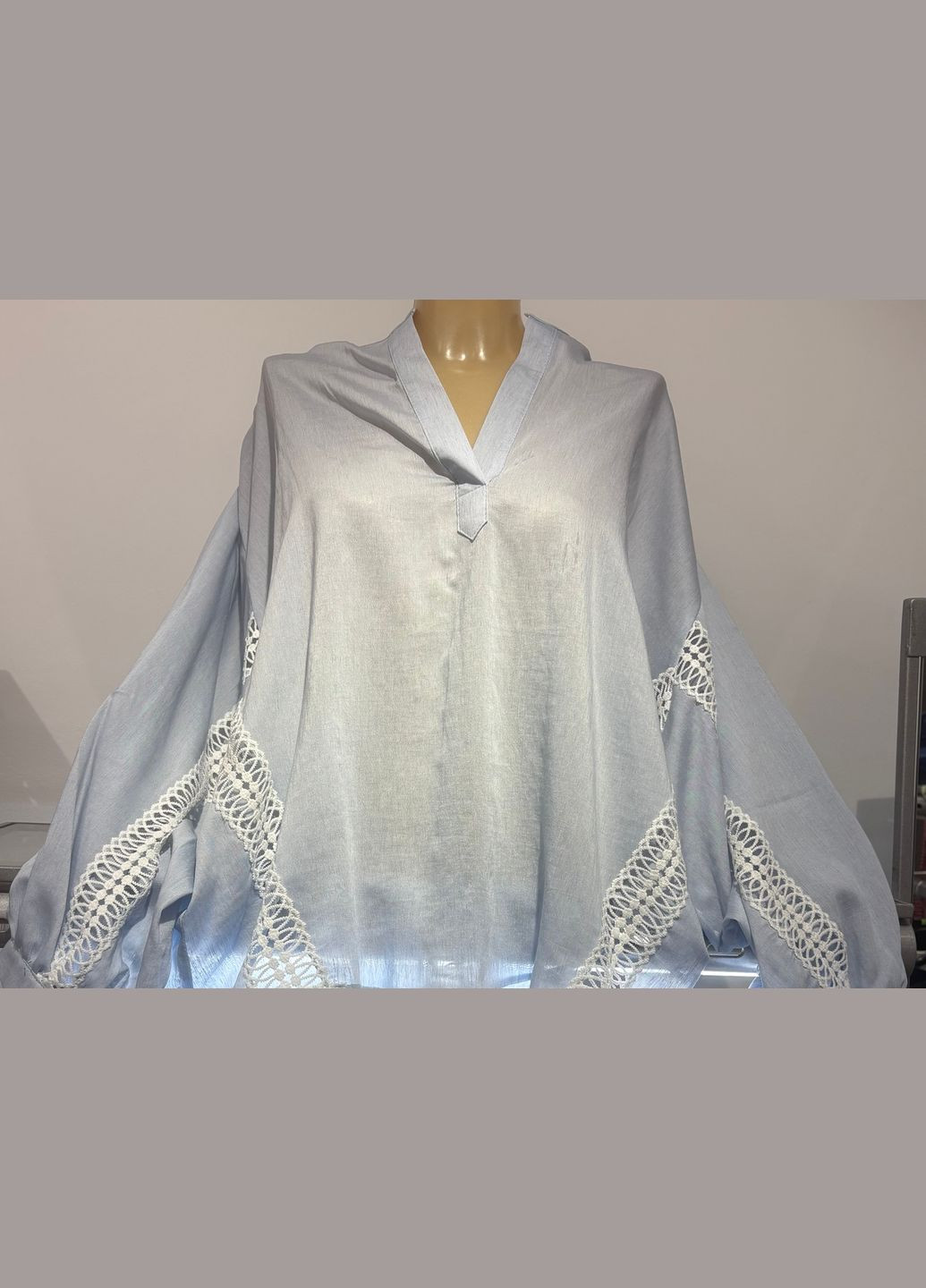 Голубая блуза женская голубая лен кружевные вставки mknk3031-2/1 Modna KAZKA
