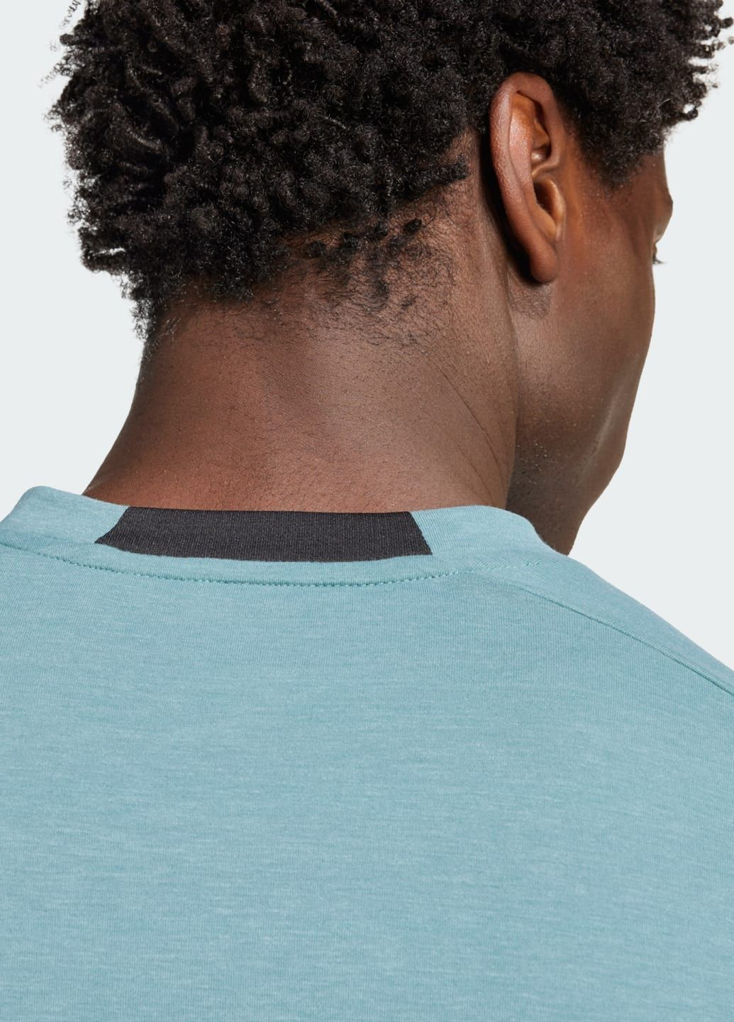 Зеленая футболка designed for training workout adidas