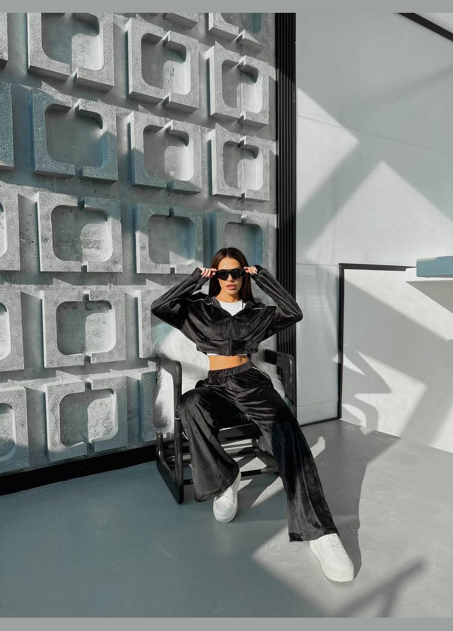 Велюровий жіночий костюм з капюшоном чорного кольору 31709 No Brand (323643608)