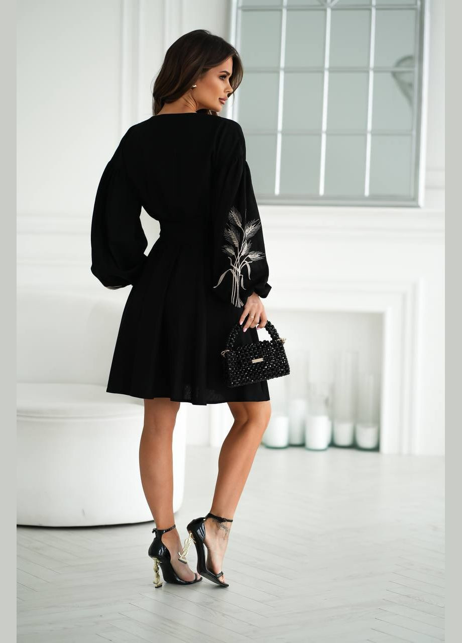 Чорна лляна сукня на запах з вишивкою Украина