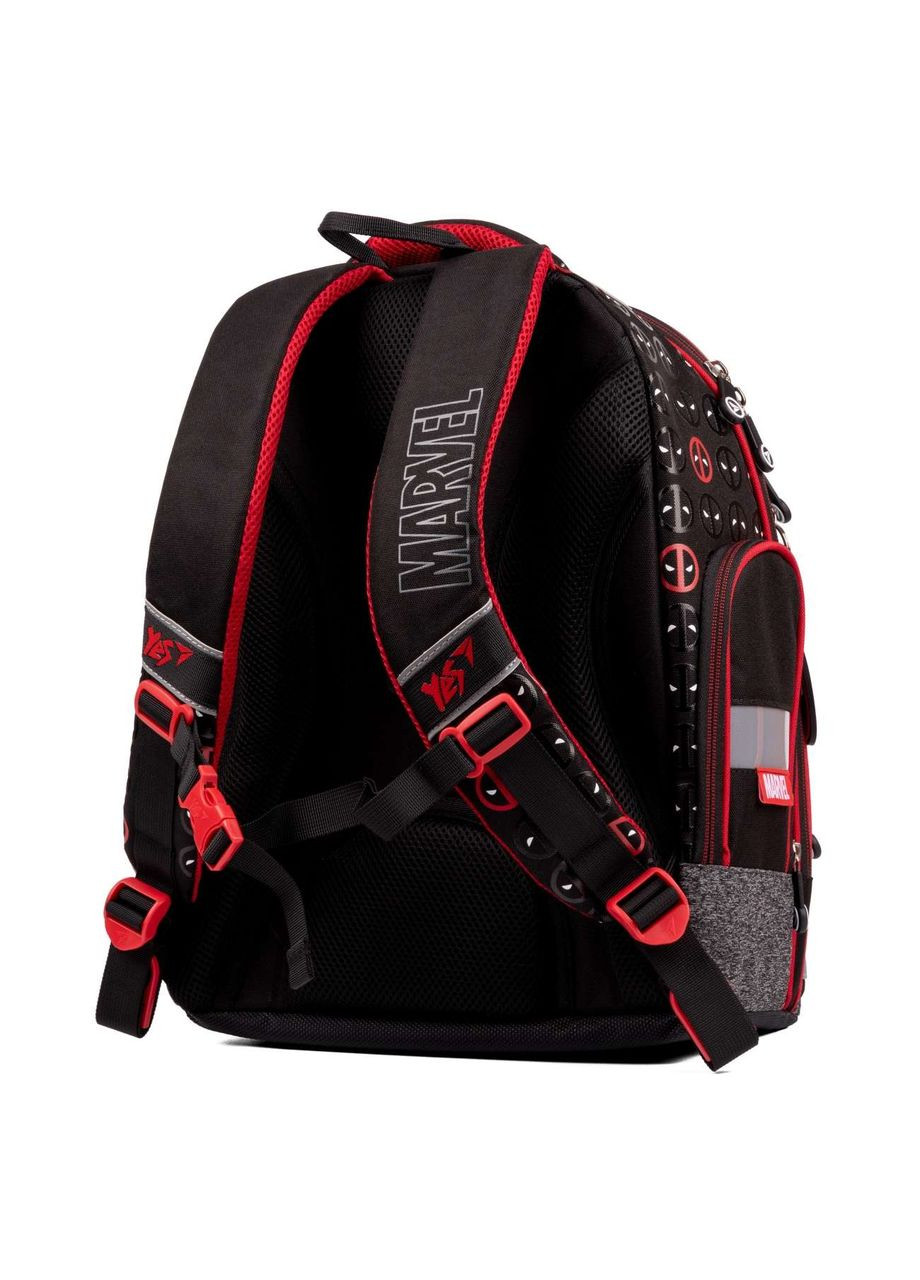 Школьный рюкзак одно отделение фронтальные и боковые карманы размер 39*29*20см черно-красный Marvel.Deadpool Yes (293510895)
