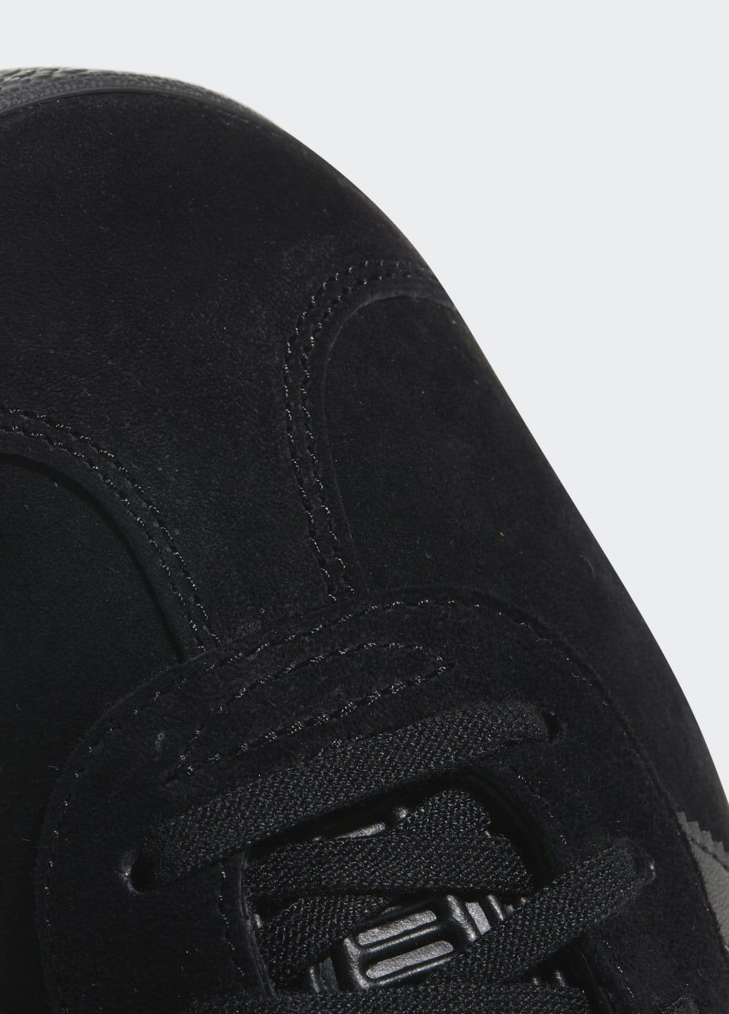 Чорні всесезон кросівки gazelle adidas