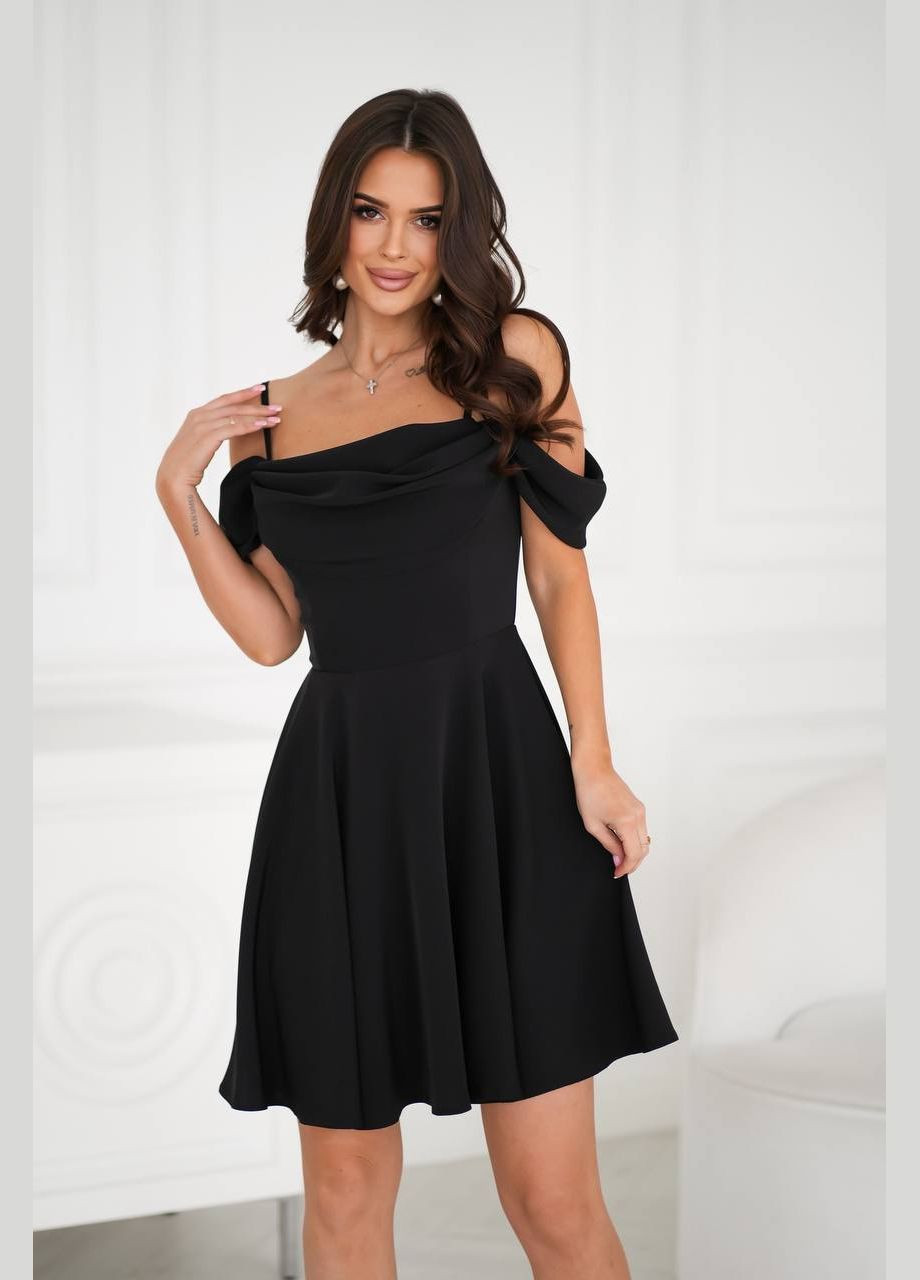 Черное элегантное платье с опущенными рукавами и драпировкой с открытыми плечами No Brand