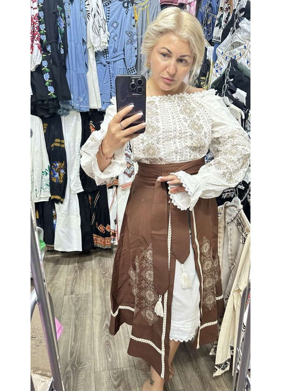 Білий зимній жіноча вишита сукня паланок з коричневою плахтою ESQ 7348